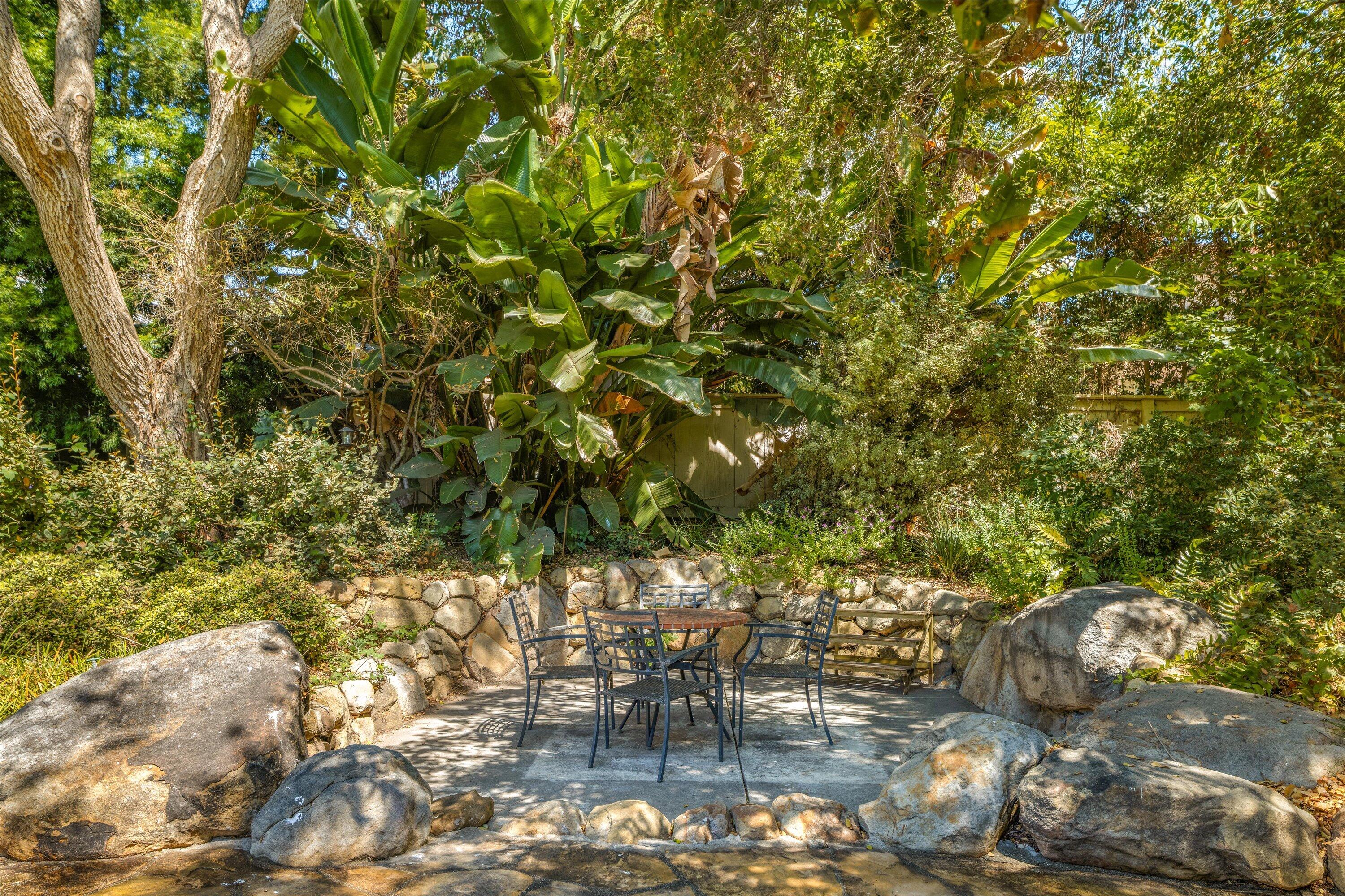 404 Los Robles Lane