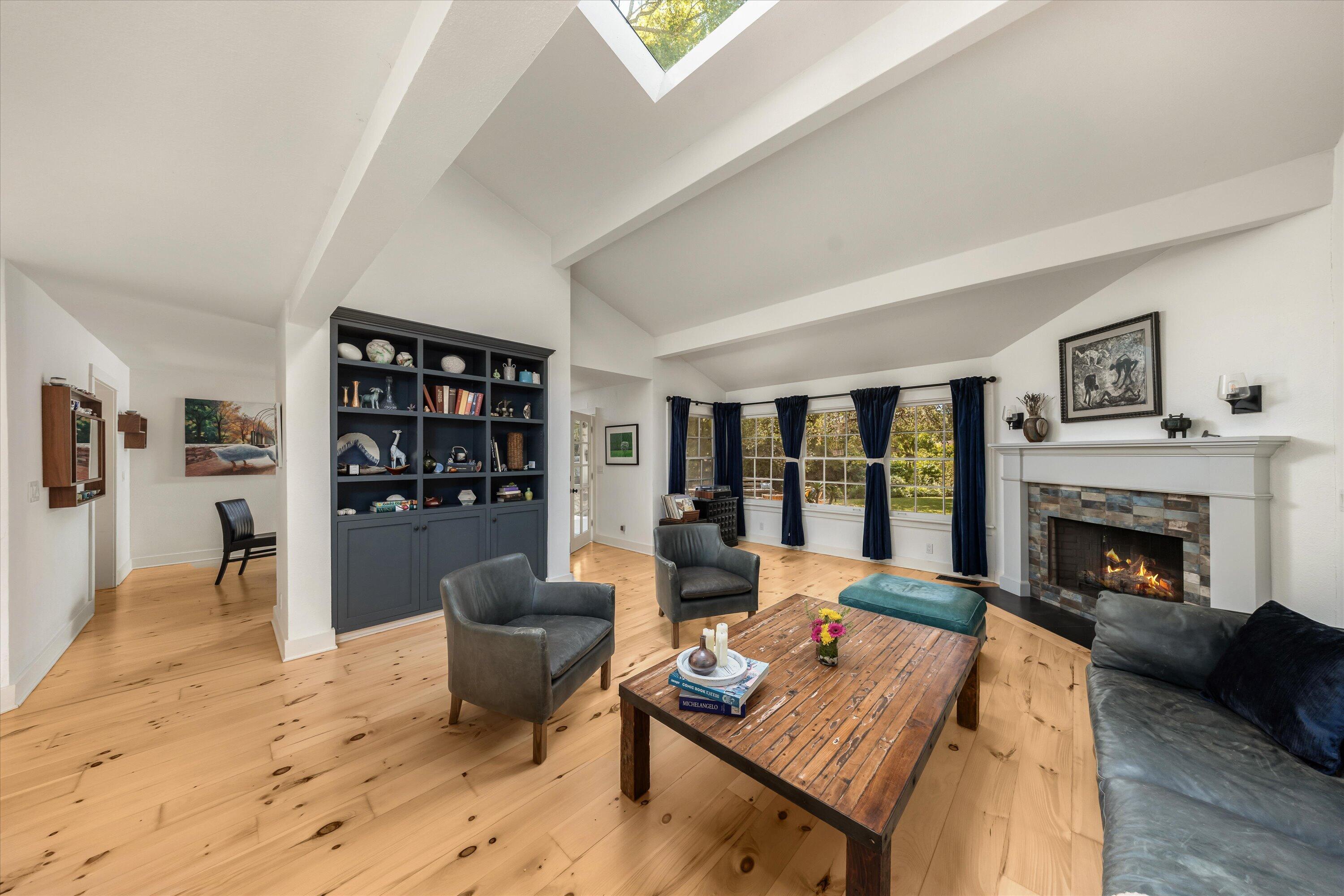 404 Los Robles Lane