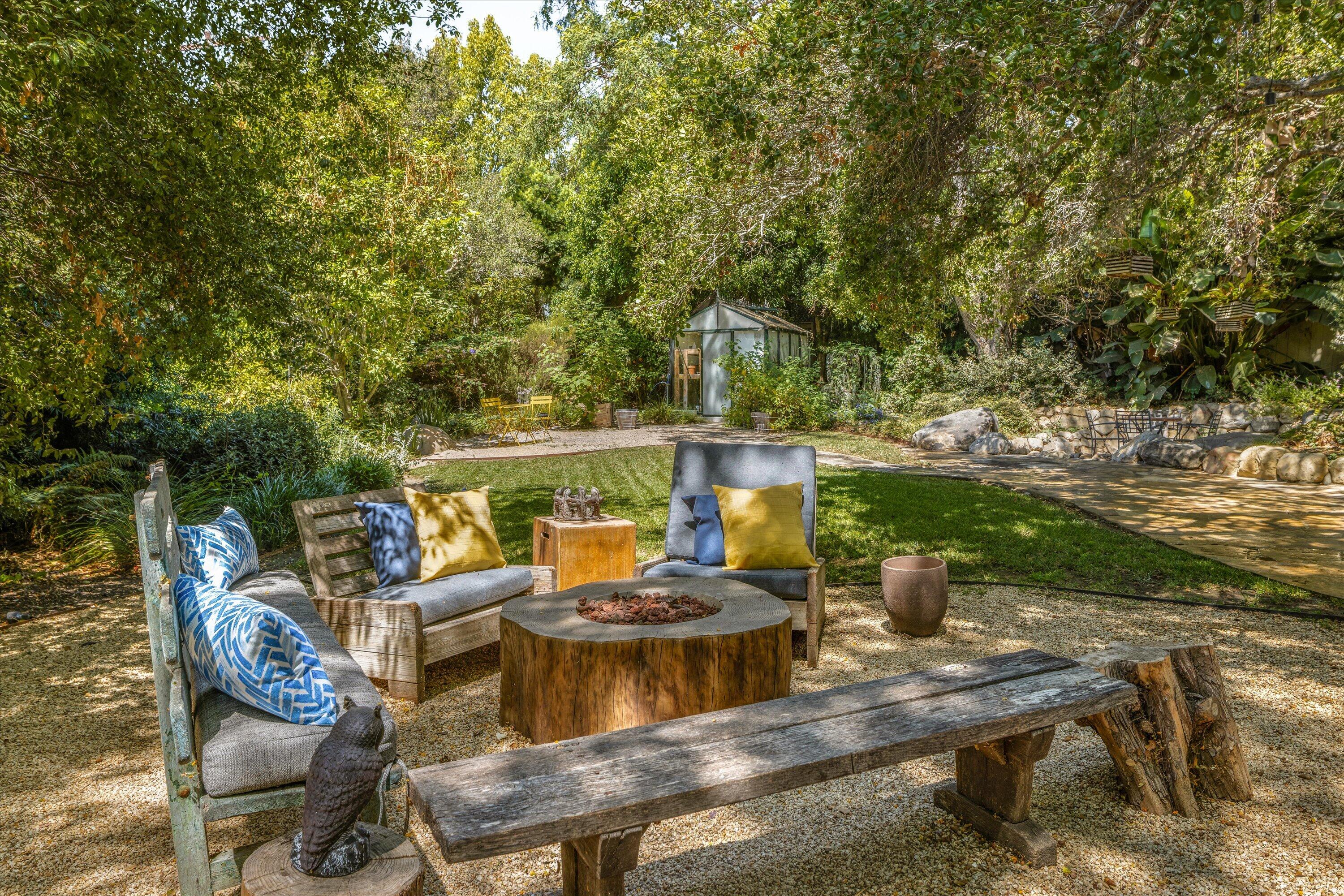 404 Los Robles Lane