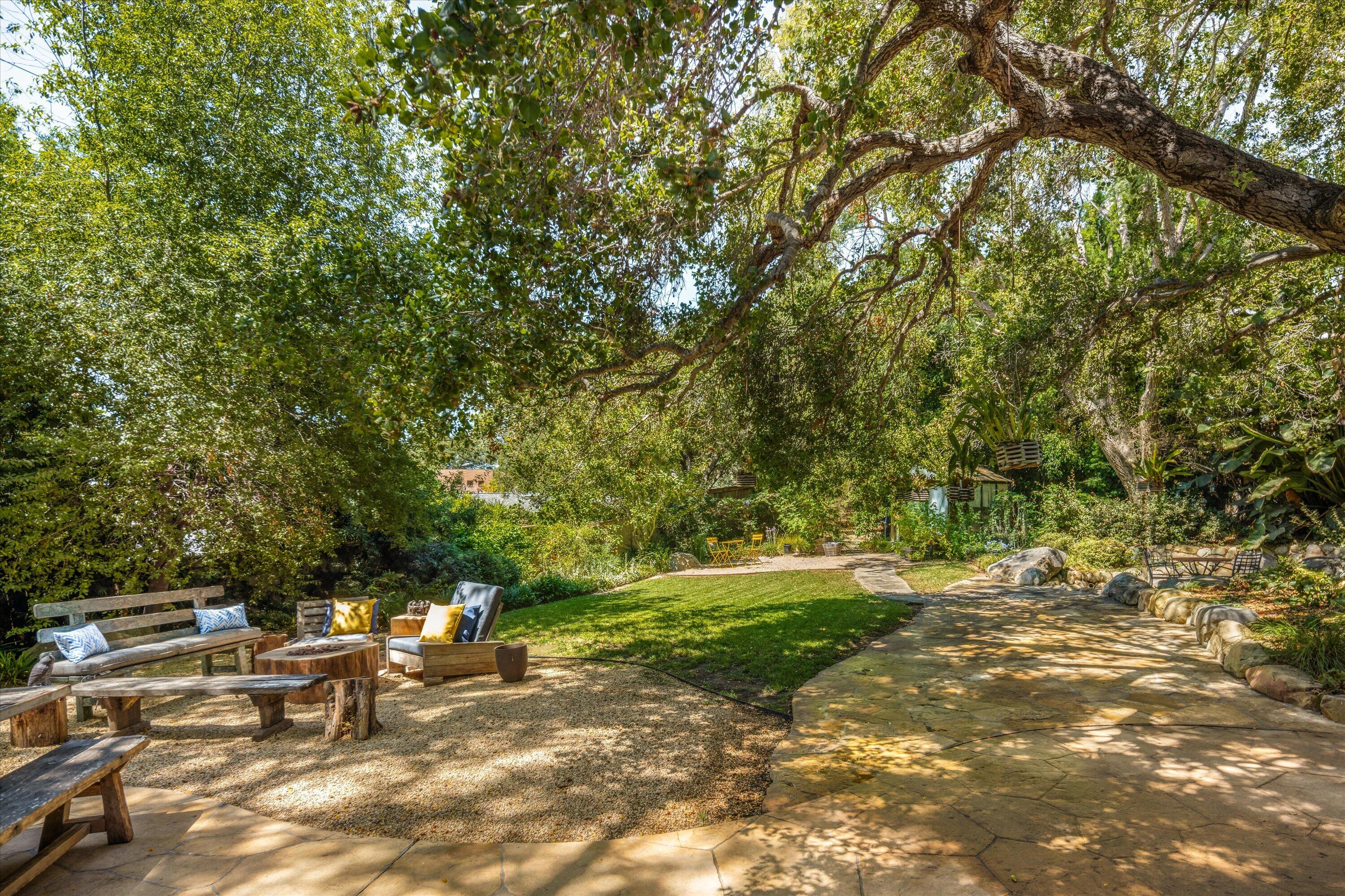 404 Los Robles Lane