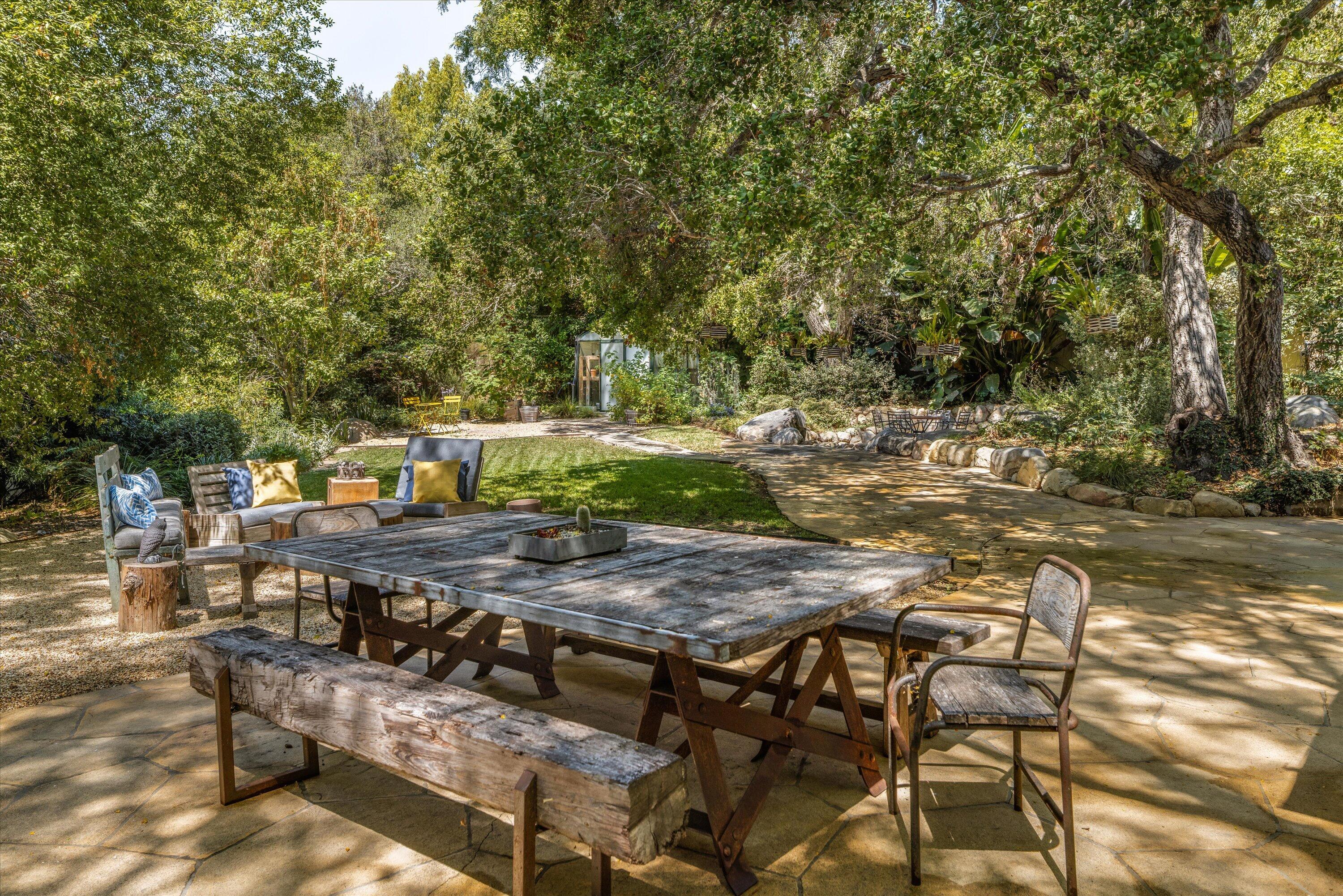 404 Los Robles Lane