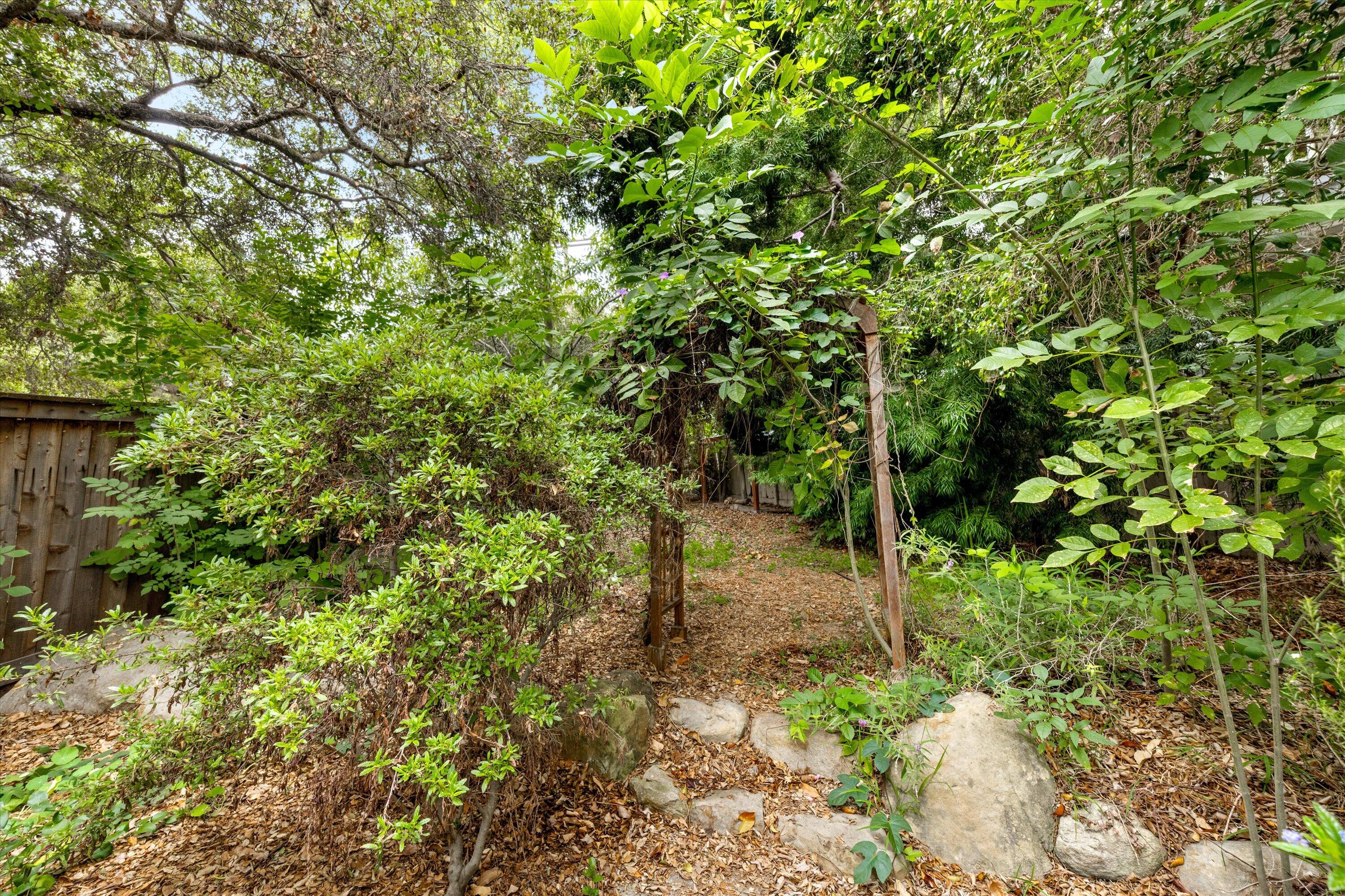 404 Los Robles Lane
