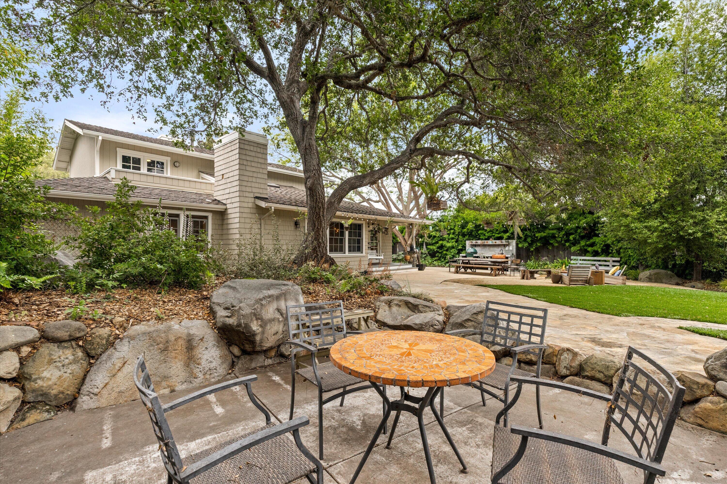404 Los Robles Lane