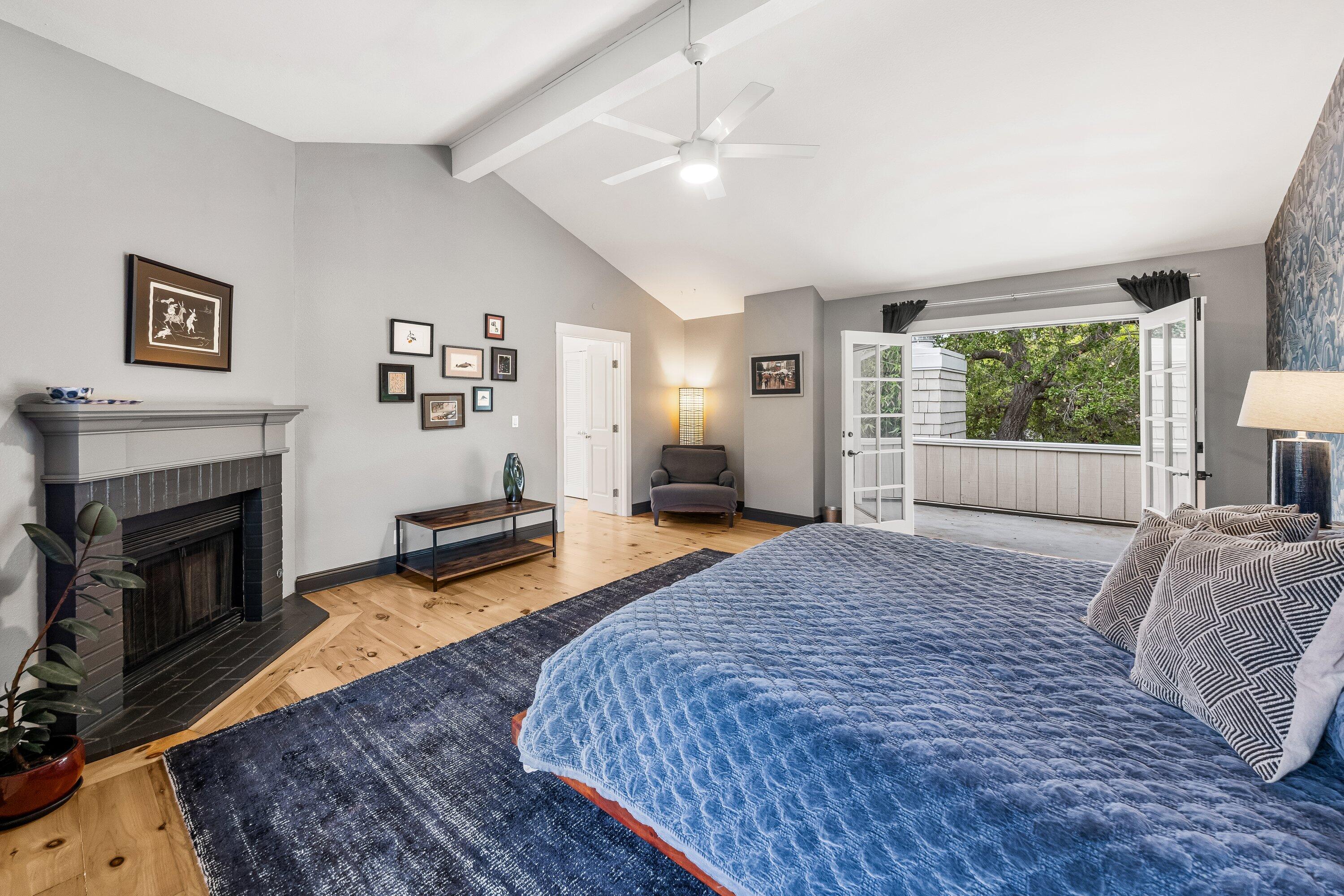 404 Los Robles Lane