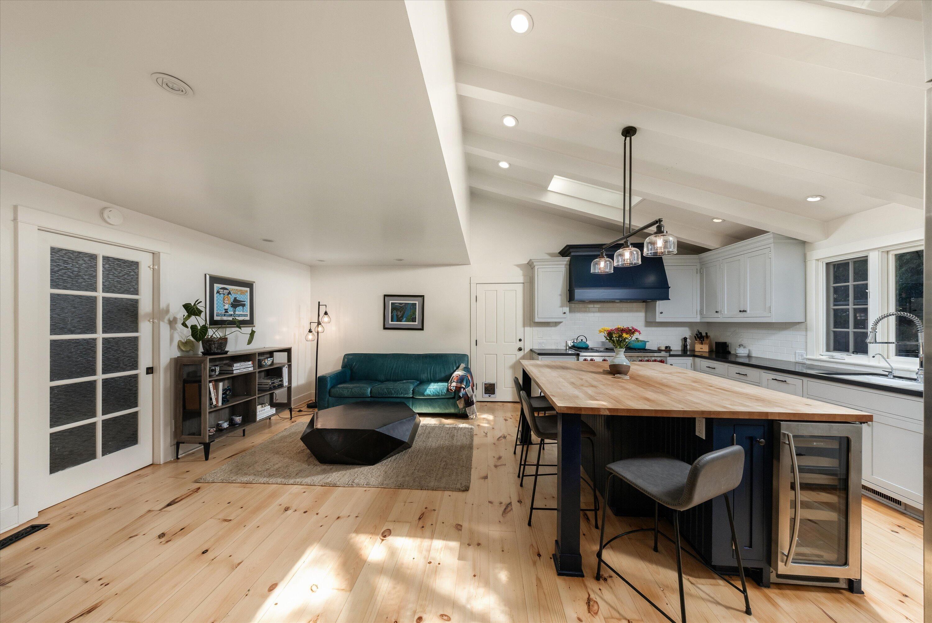 404 Los Robles Lane