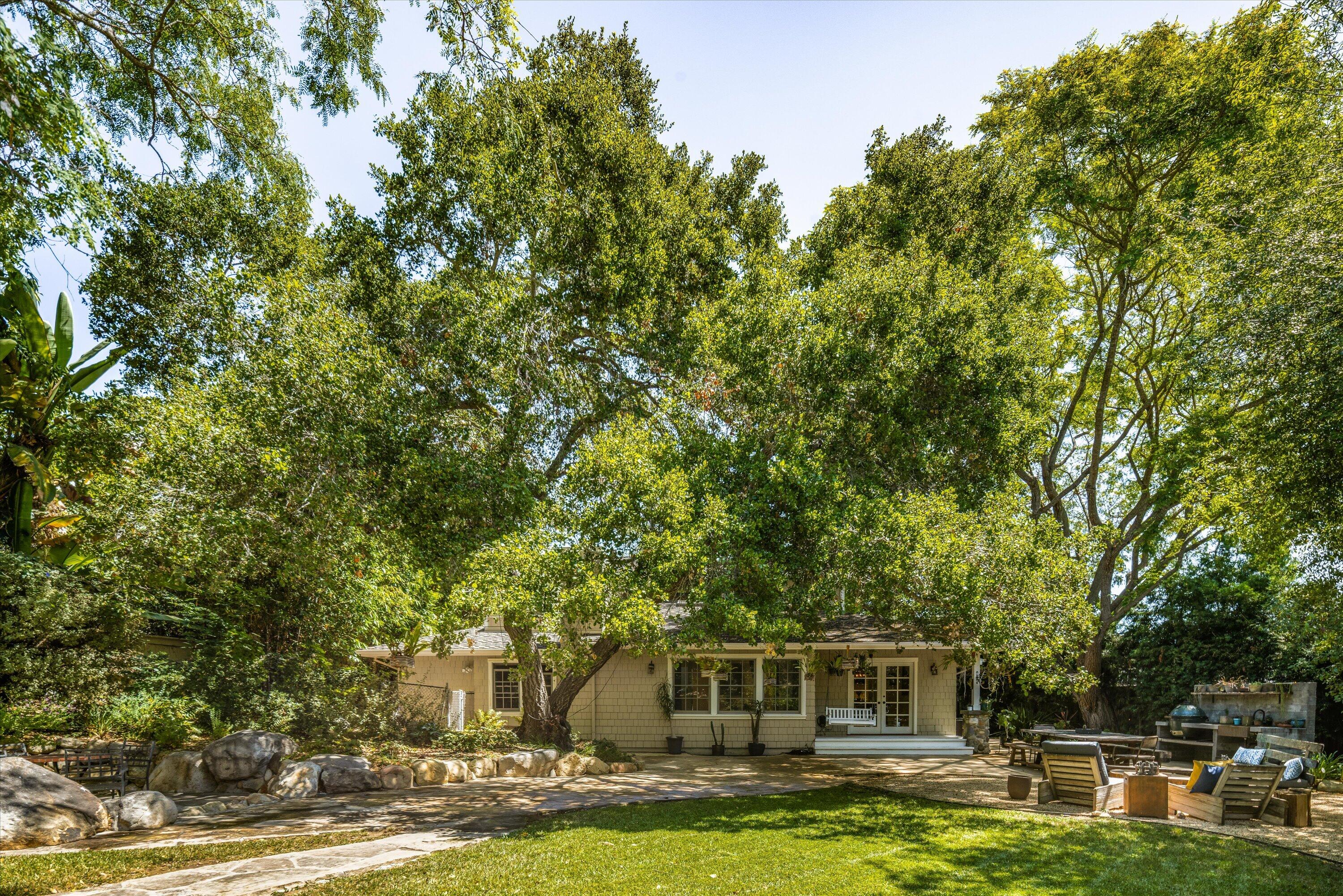 404 Los Robles Lane