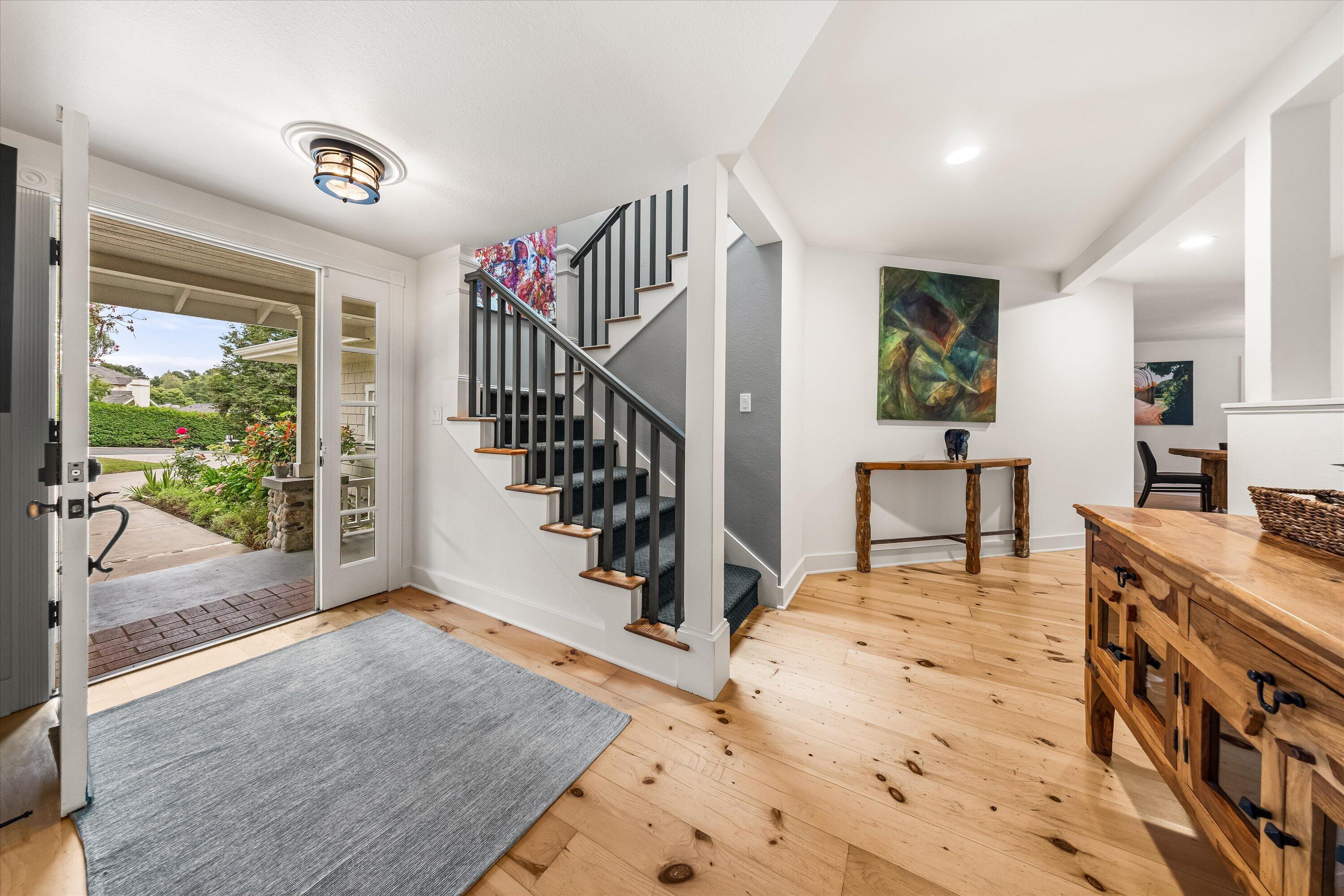 404 Los Robles Lane