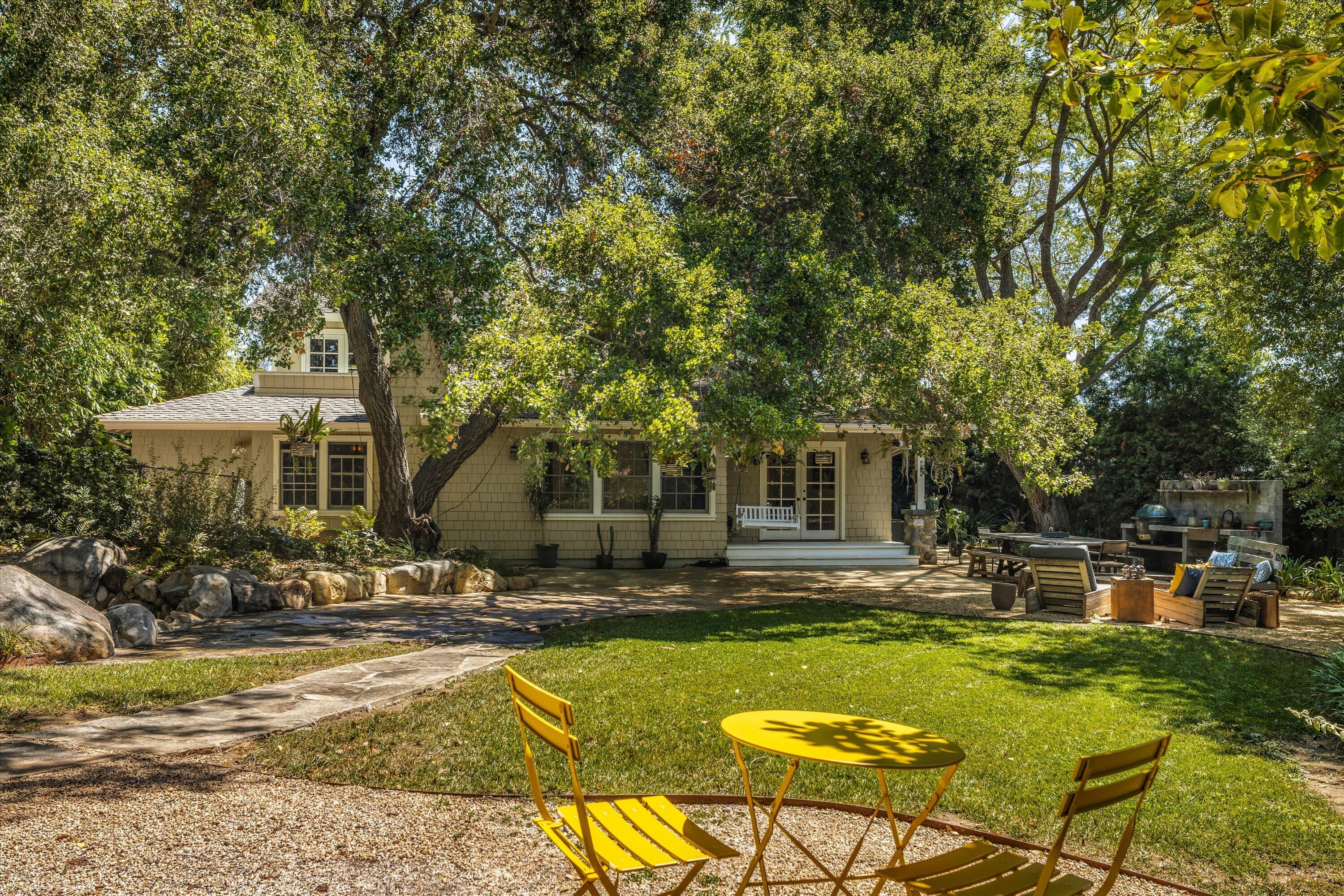 404 Los Robles Lane