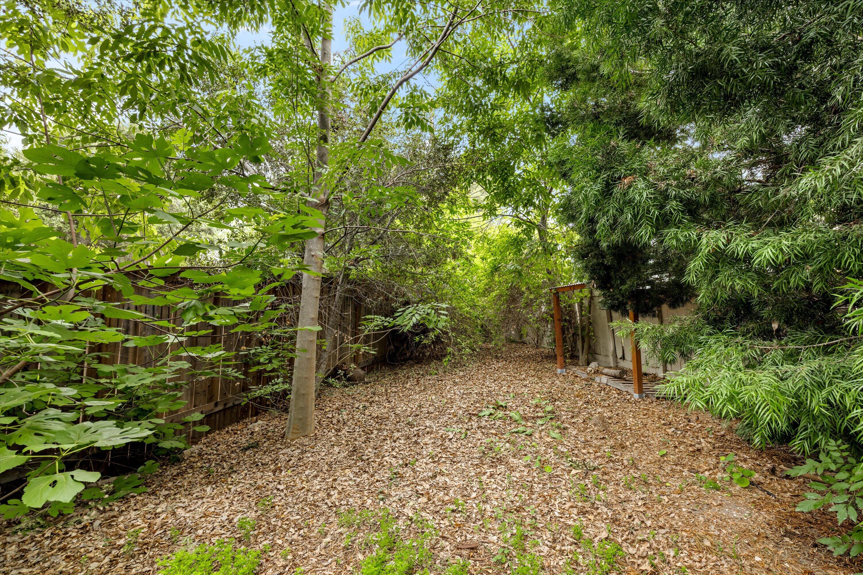 404 Los Robles Lane