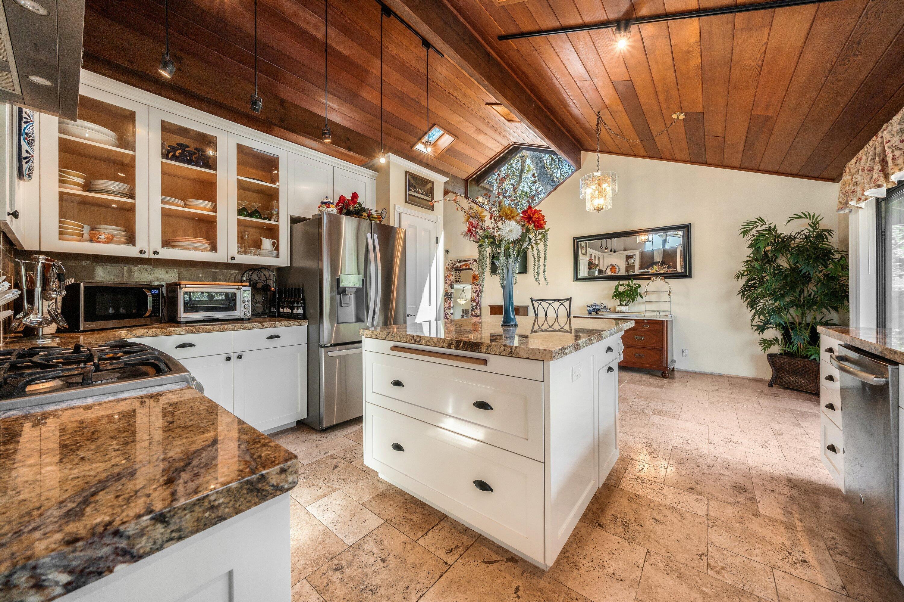 1401 La Cima Road