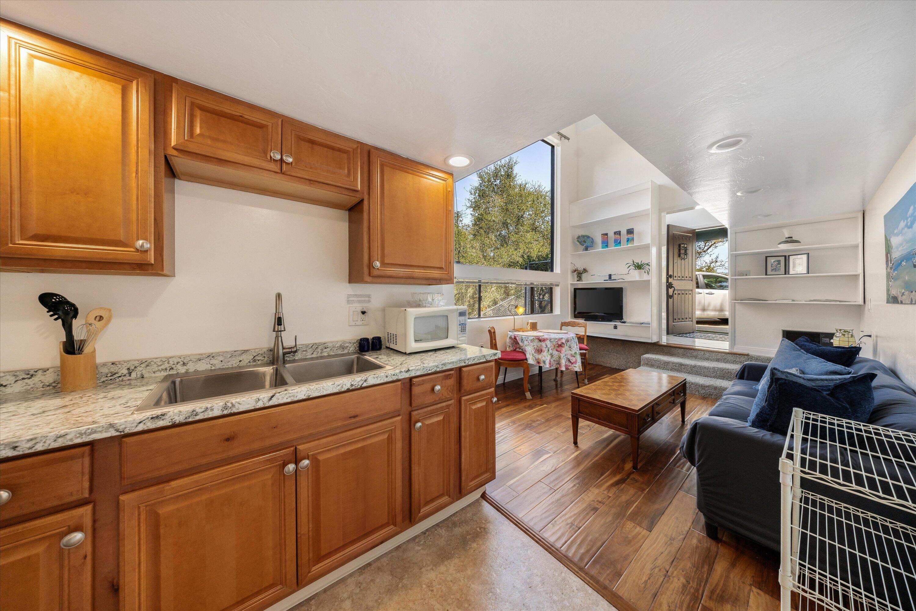 1401 La Cima Road