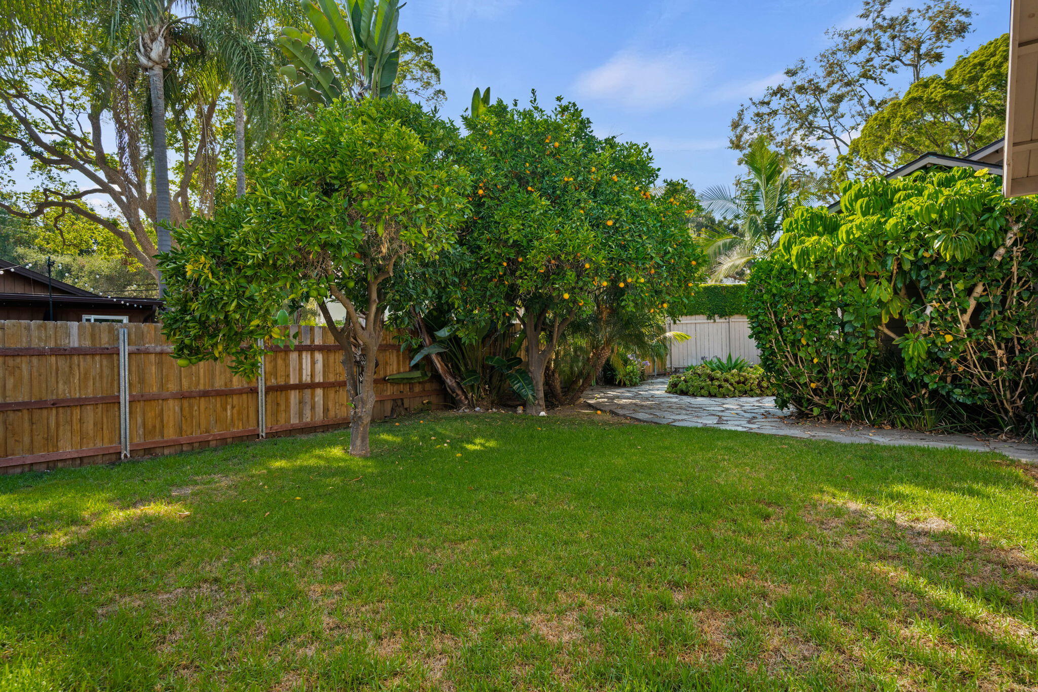 319 W Alamar Avenue