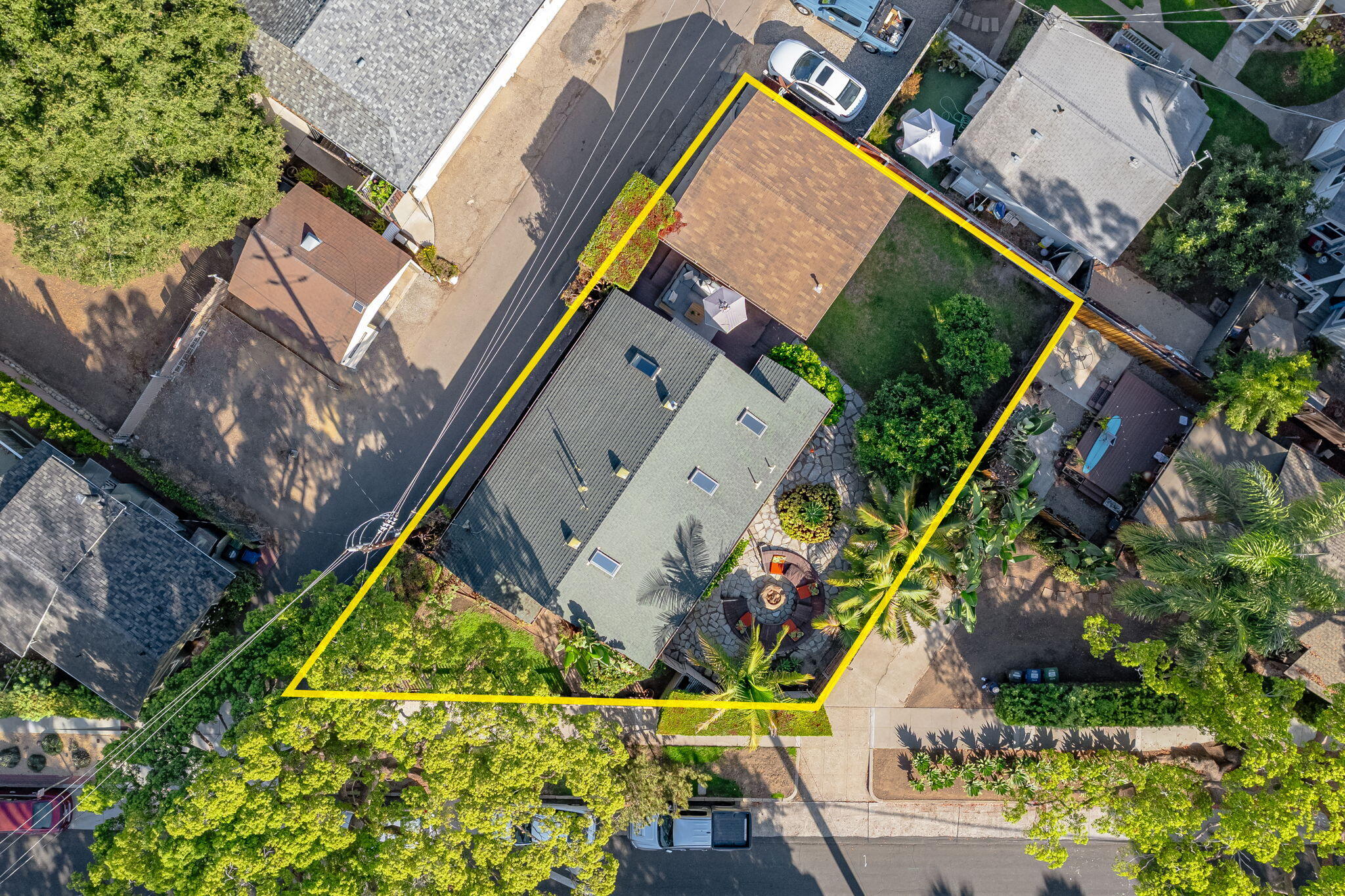 319 W Alamar Avenue