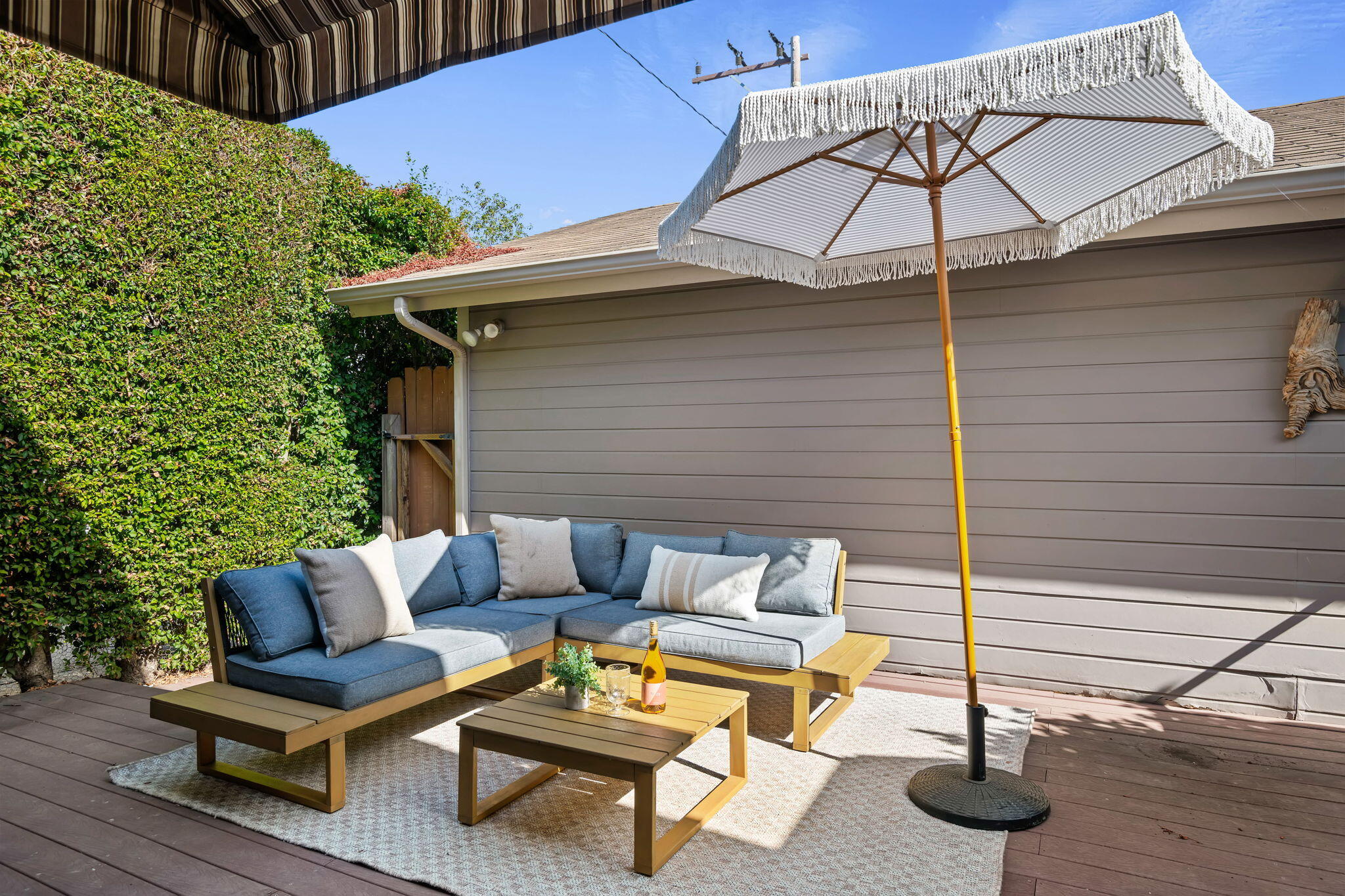 319 W Alamar Avenue
