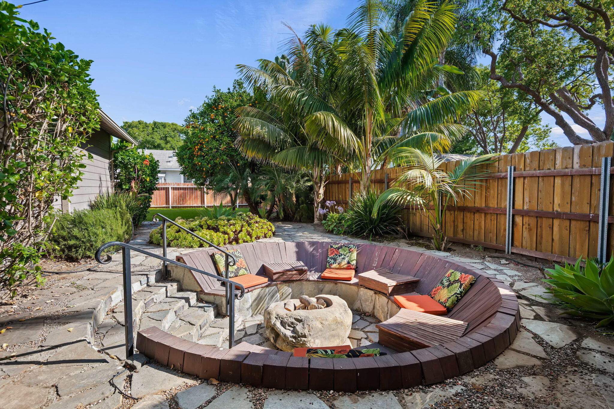 319 W Alamar Avenue