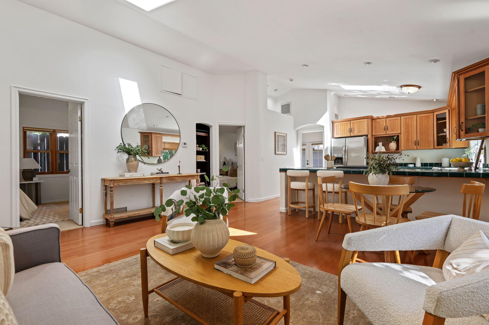 319 W Alamar Avenue