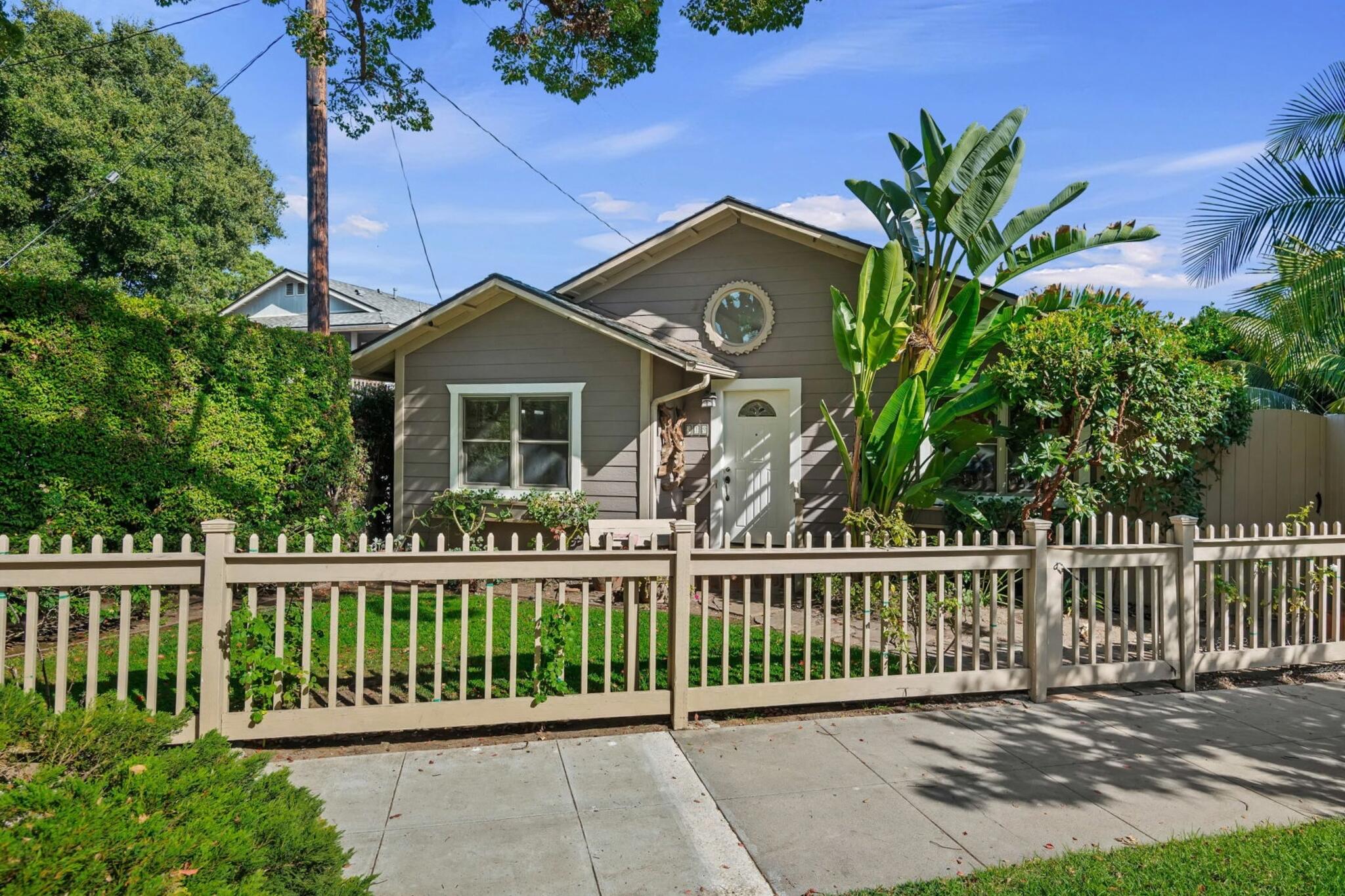 319 W Alamar Avenue