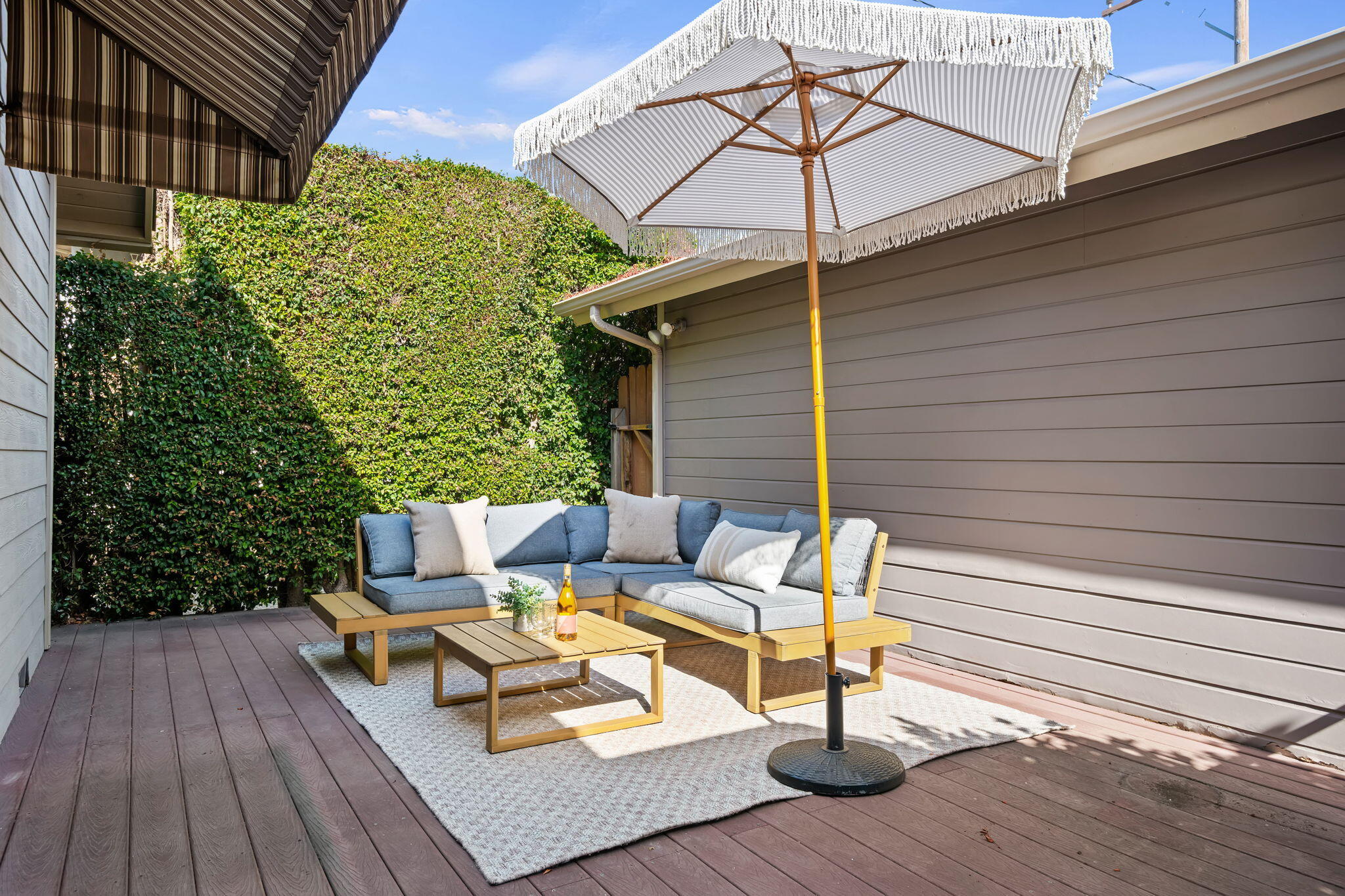 319 W Alamar Avenue