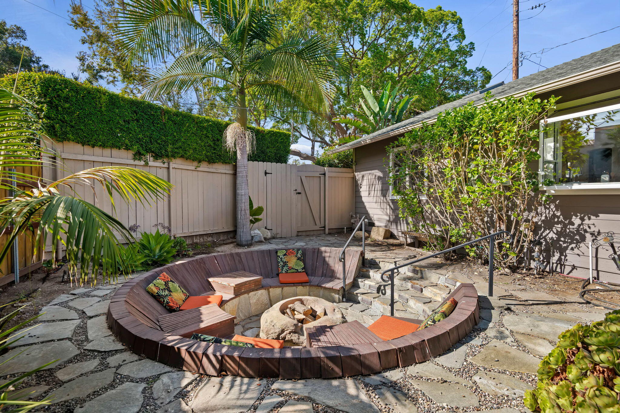 319 W Alamar Avenue