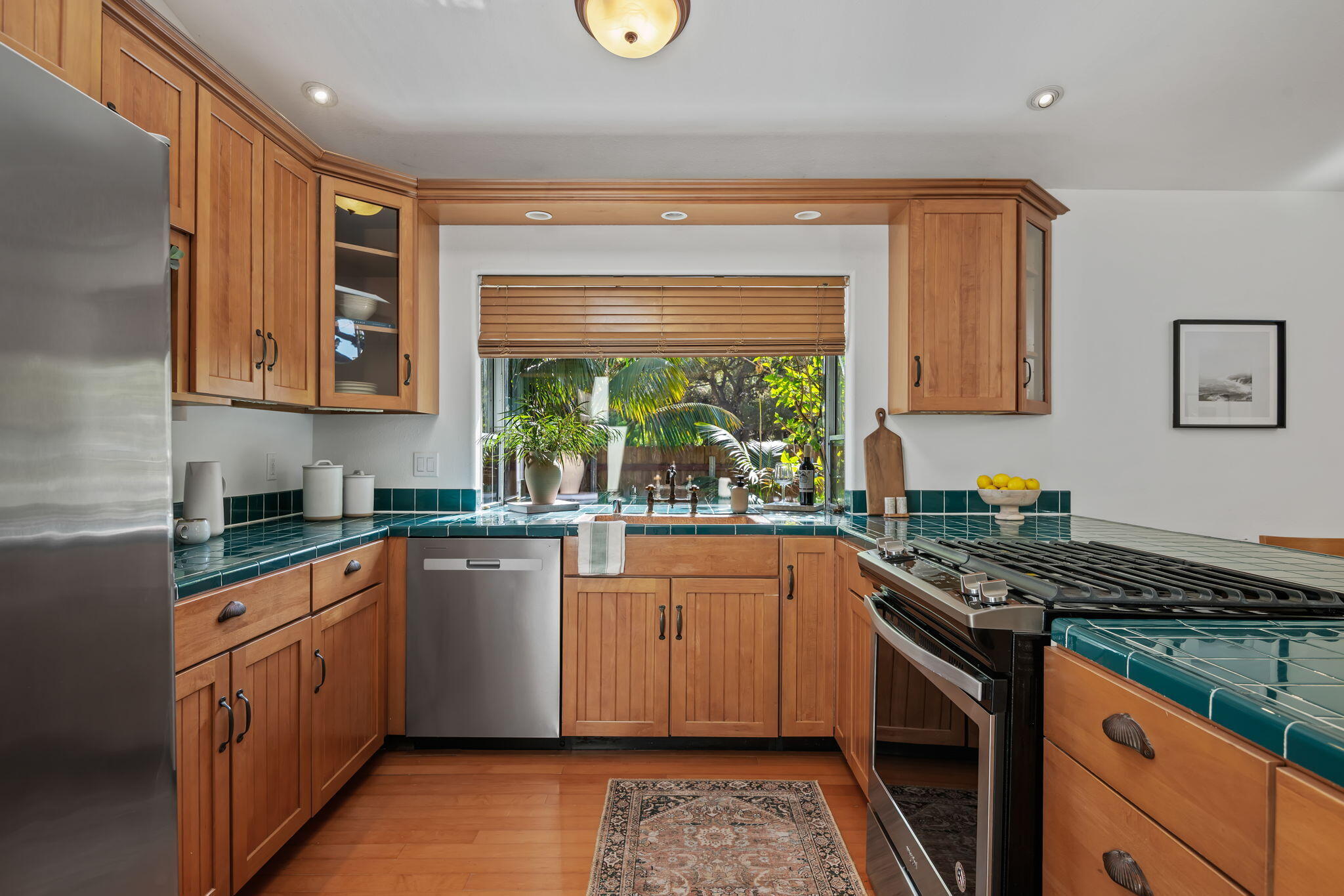 319 W Alamar Avenue