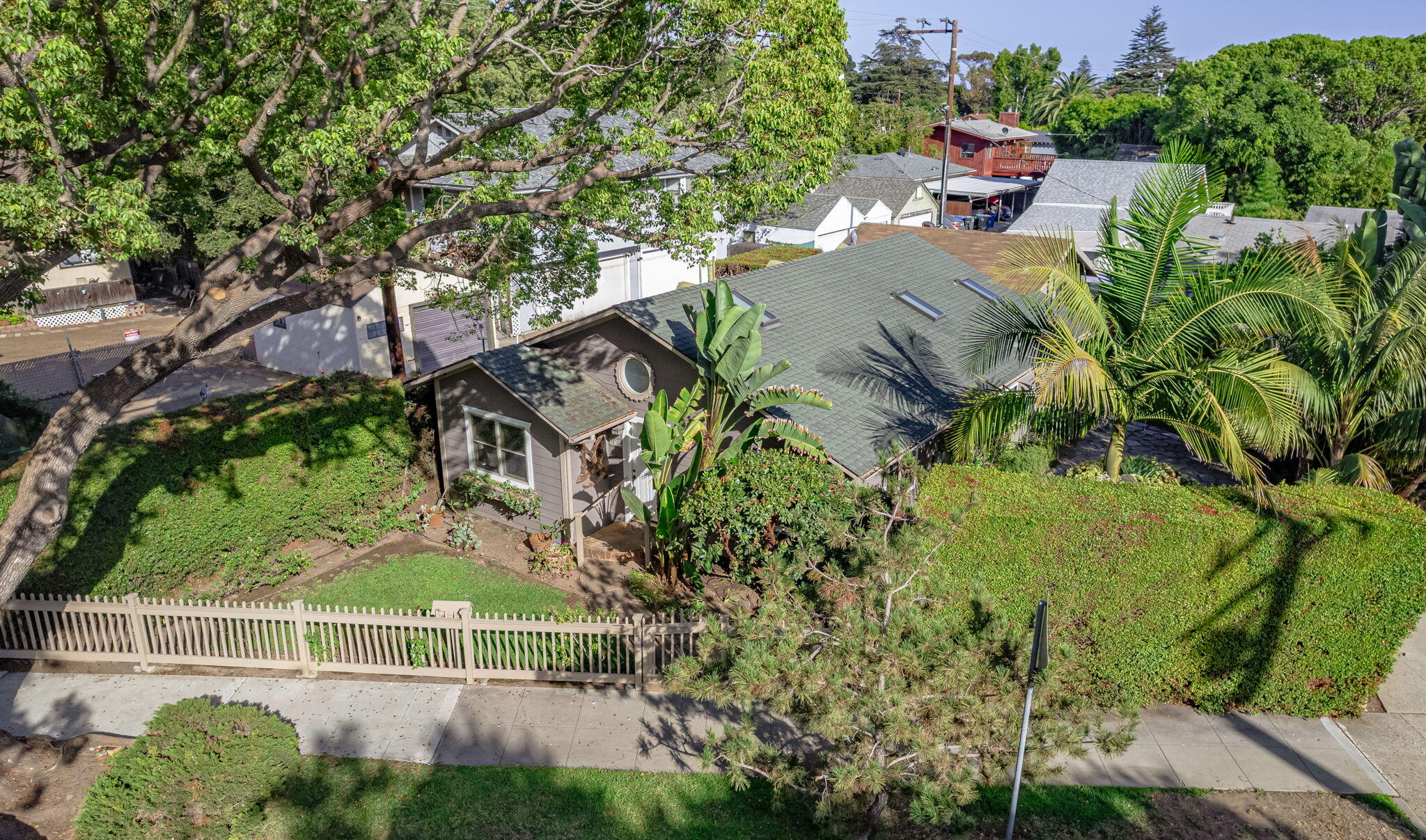 319 W Alamar Avenue