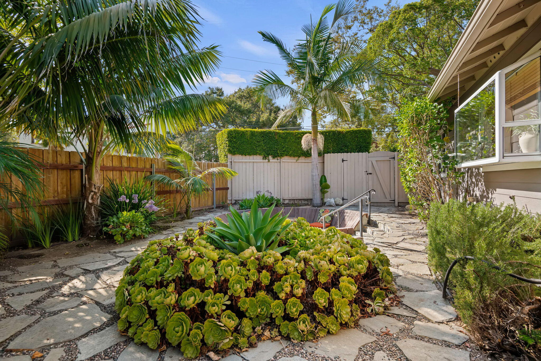 319 W Alamar Avenue