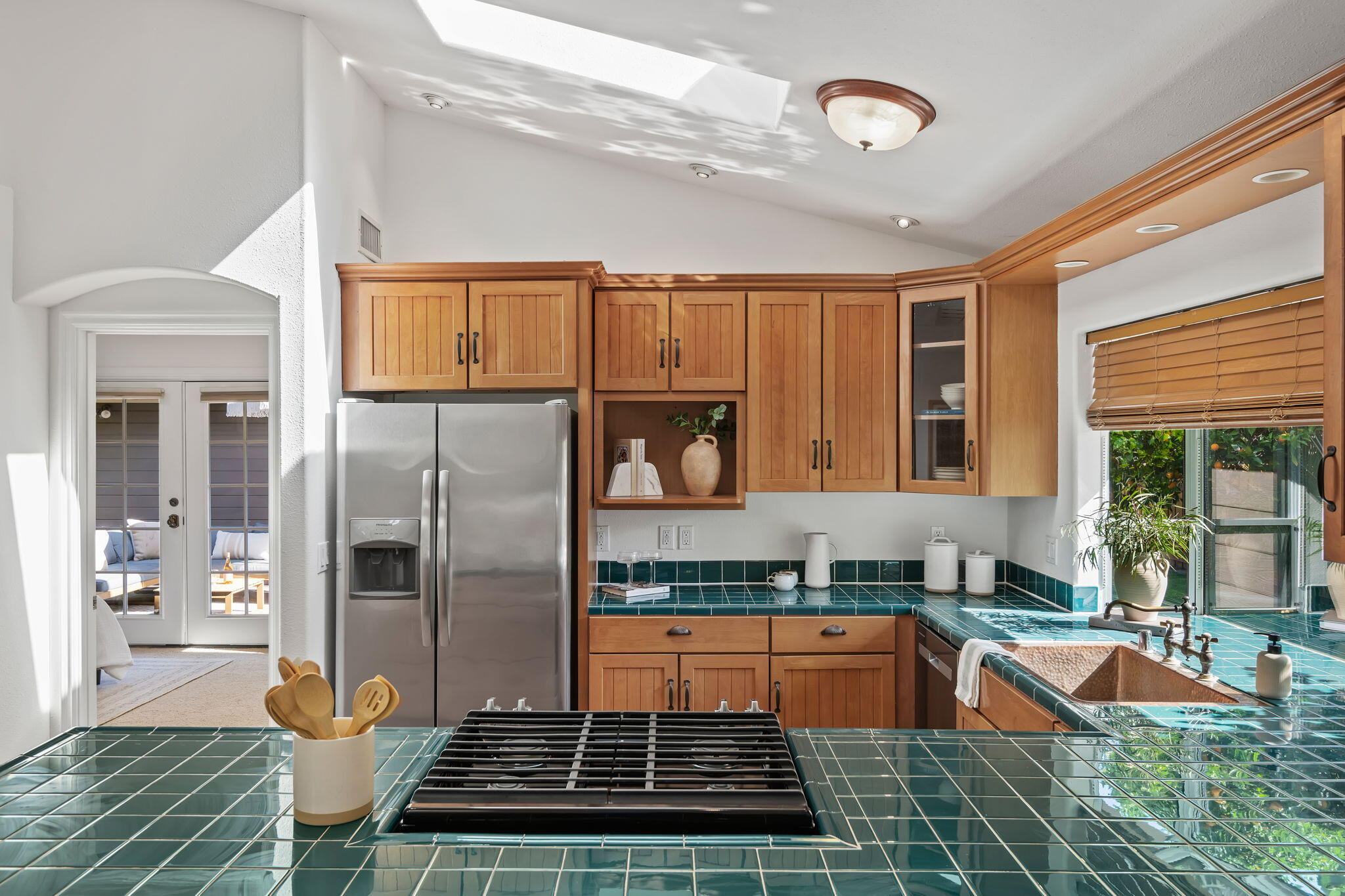 319 W Alamar Avenue