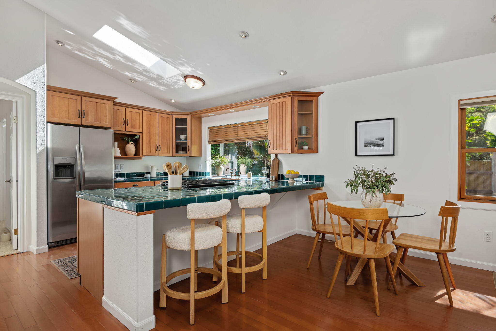 319 W Alamar Avenue
