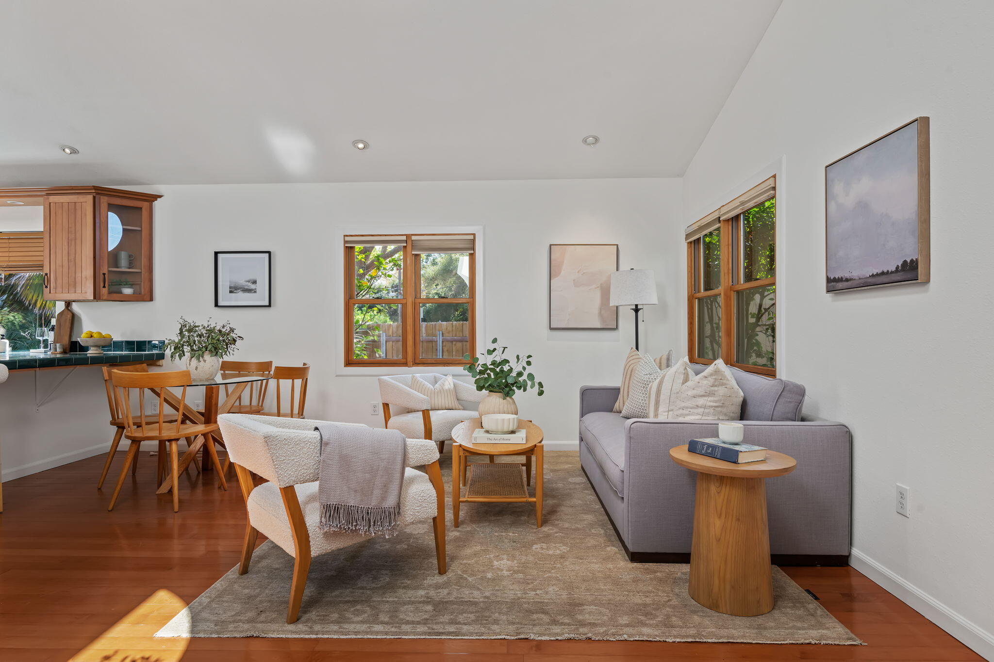 319 W Alamar Avenue