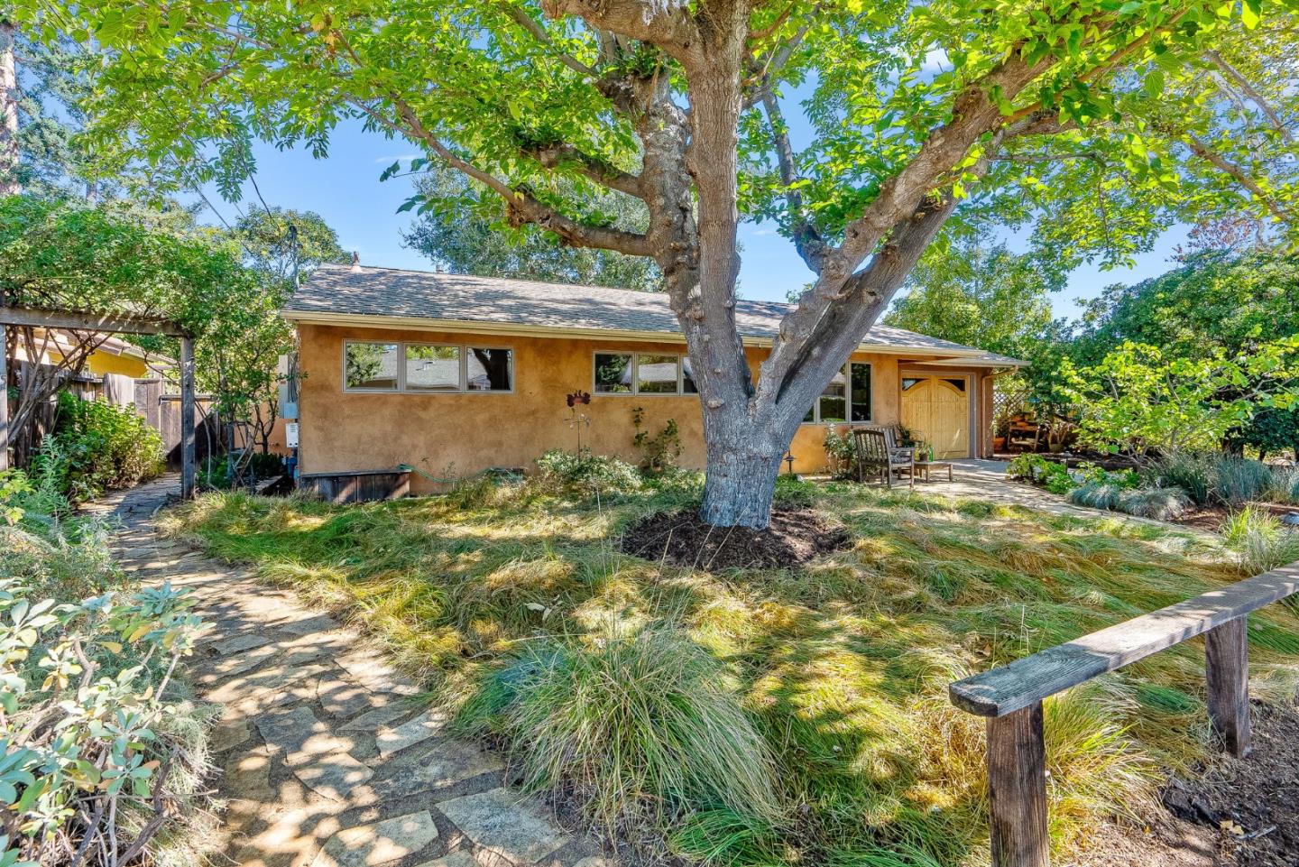2136 Creeden WAY