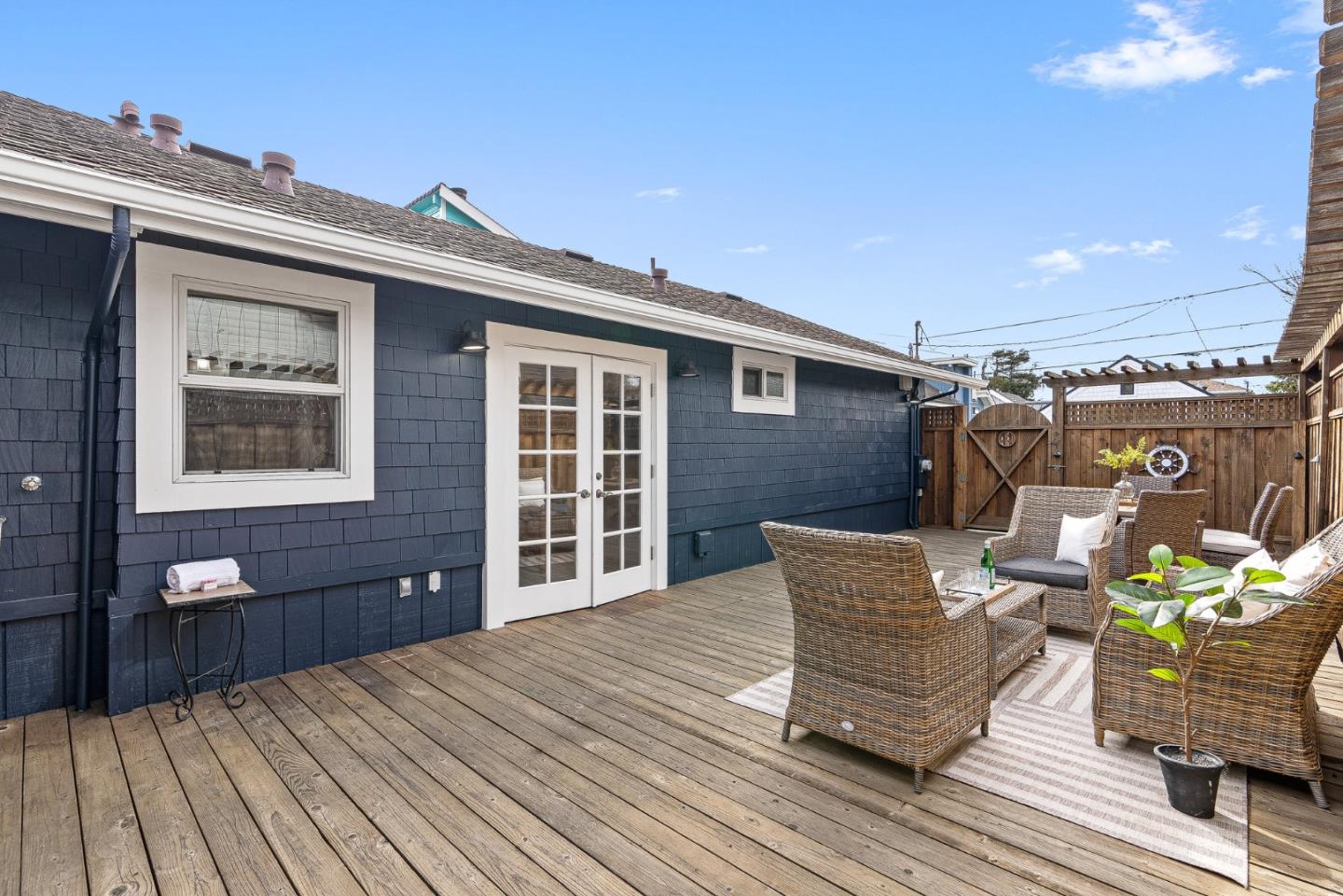 330 6th AVE