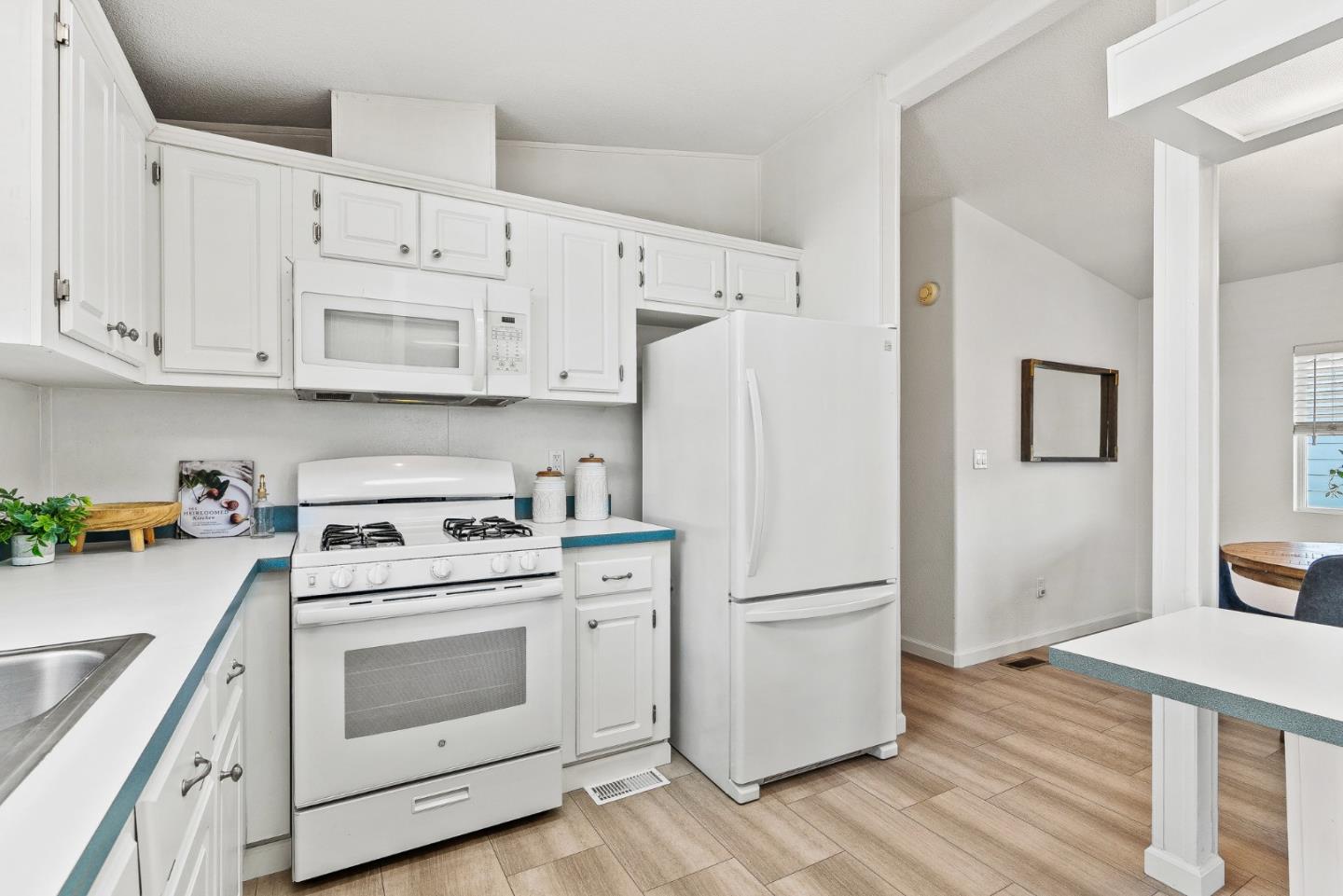 1040 38th AVE 52
