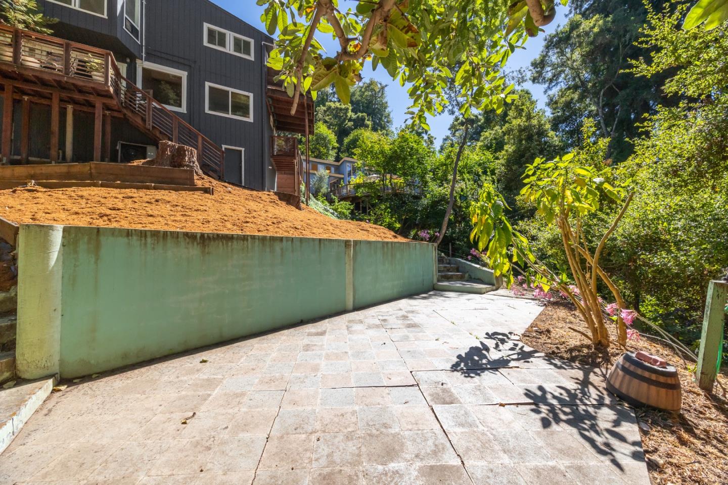 321 Valencia Road