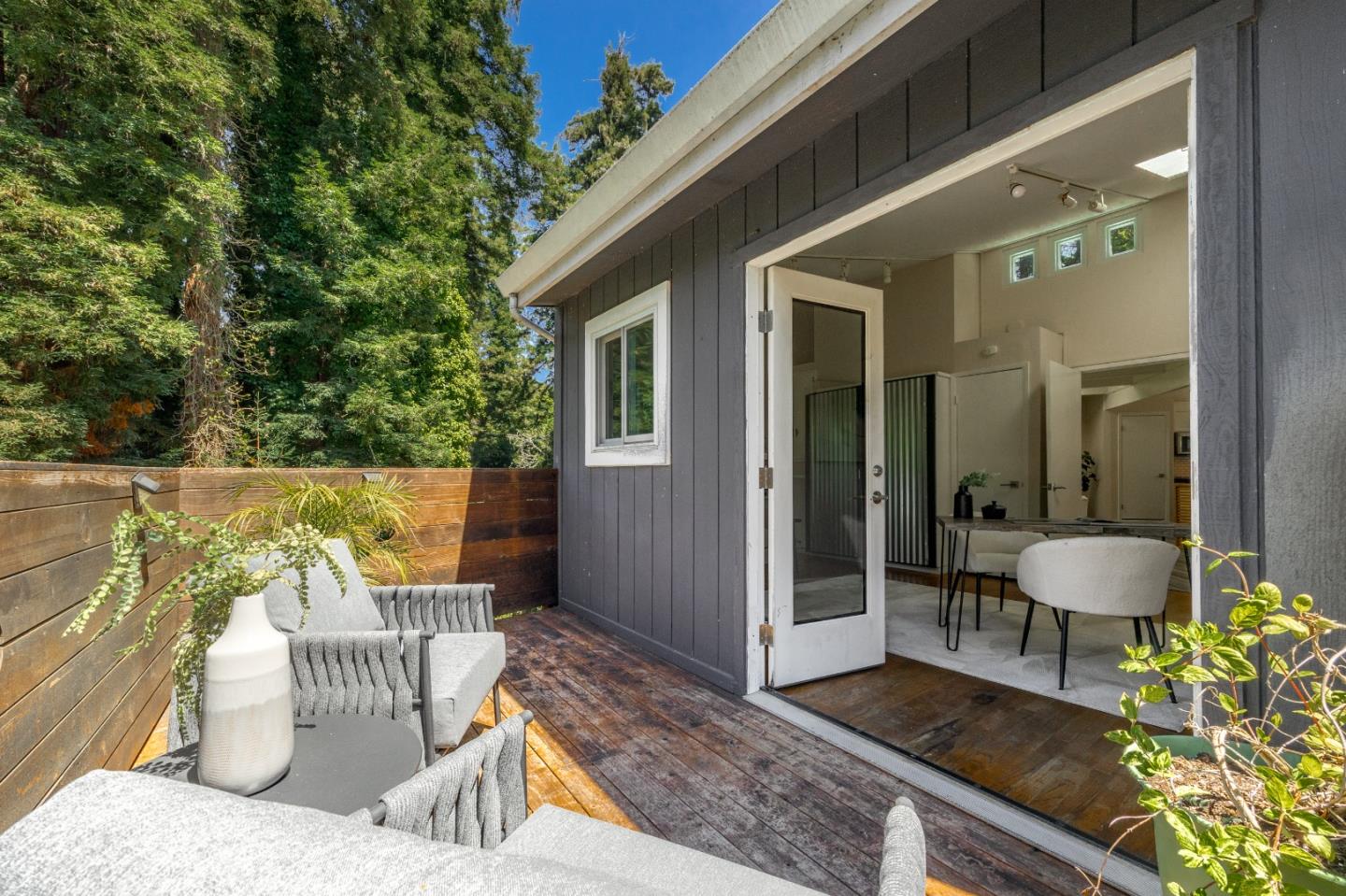 321 Valencia Road