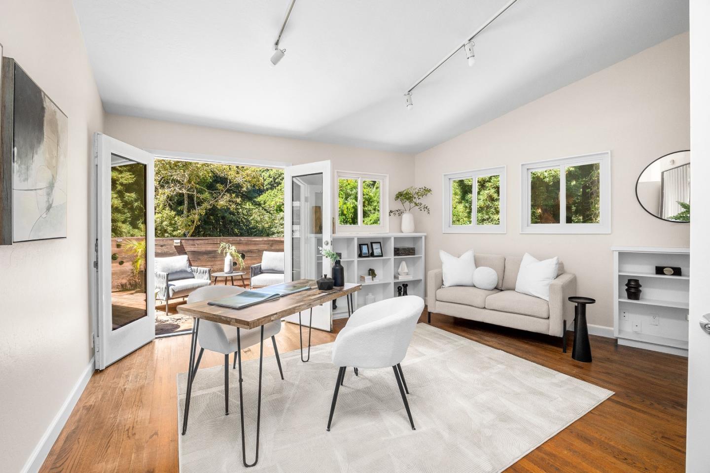 321 Valencia Road