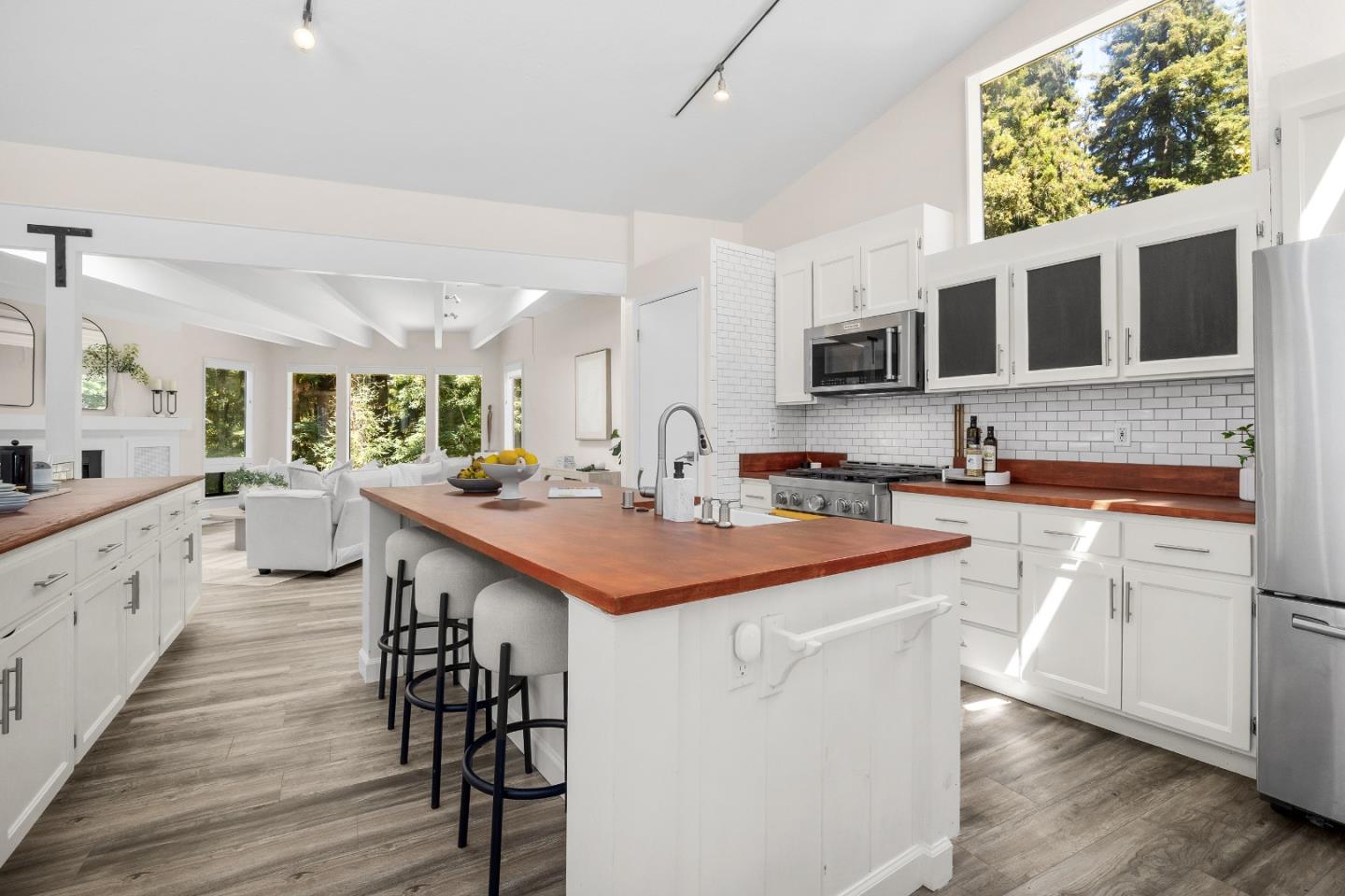 321 Valencia Road