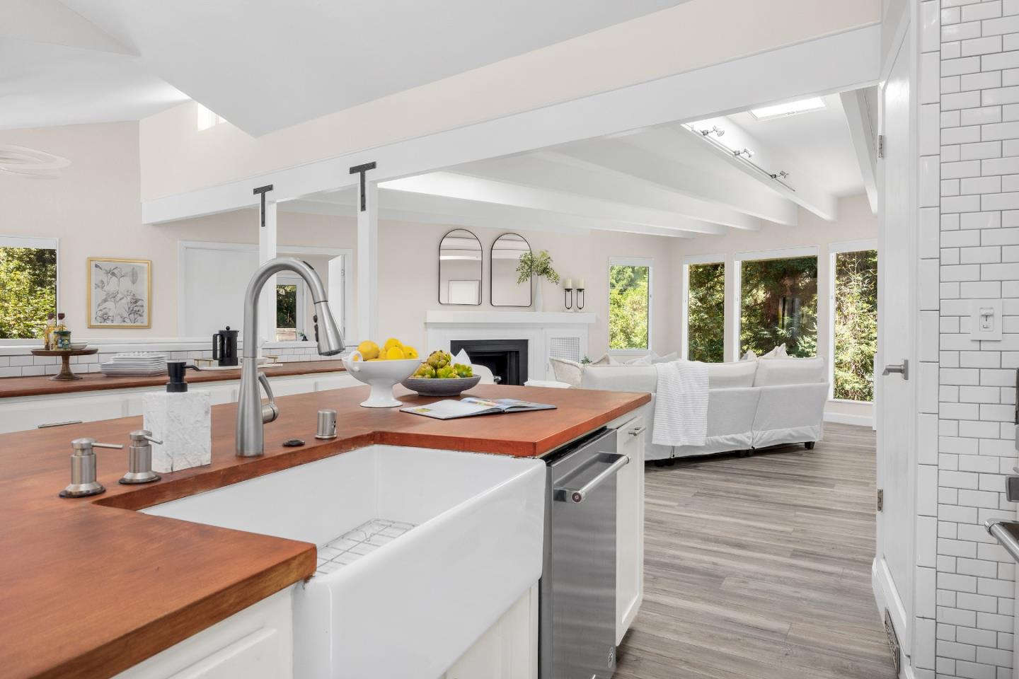 321 Valencia Road