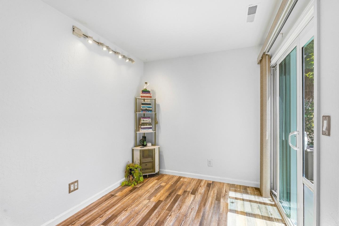1200 Capitola Road 7
