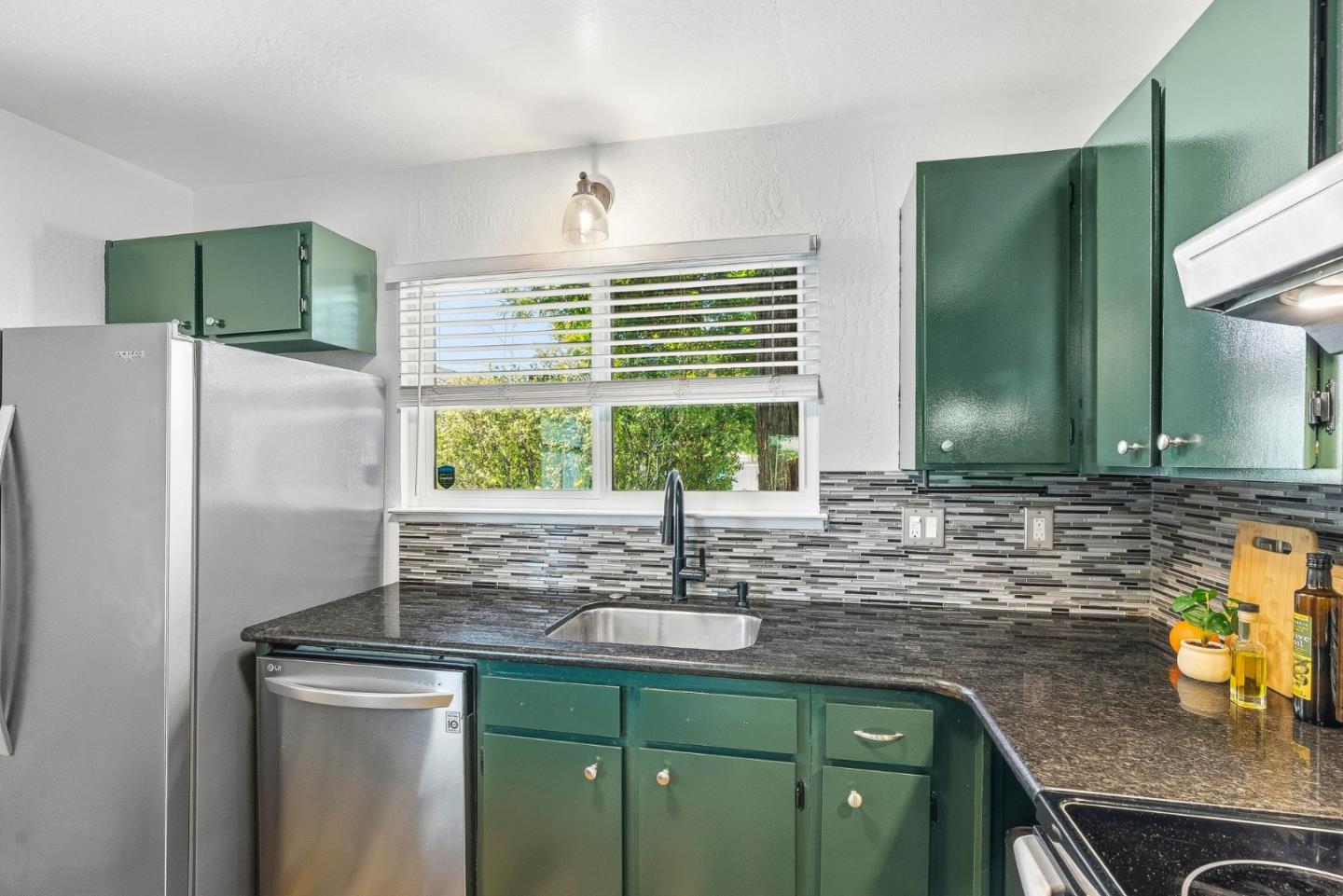 1200 Capitola Road 7