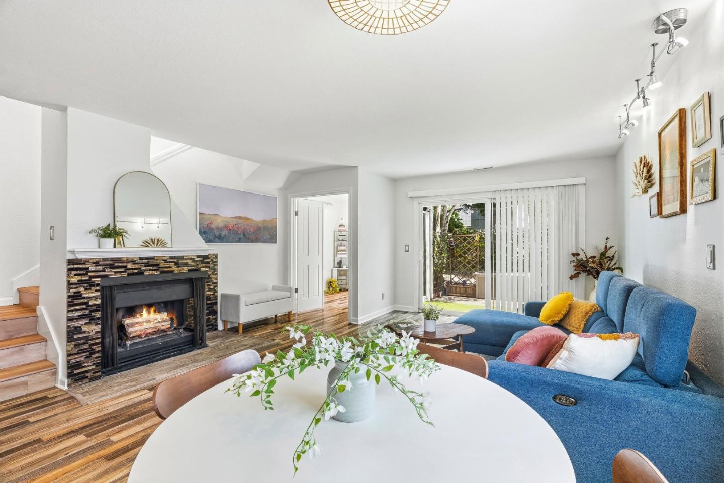 1200 Capitola Road 7