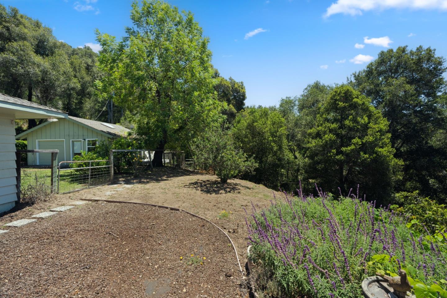 800 Sunset LN