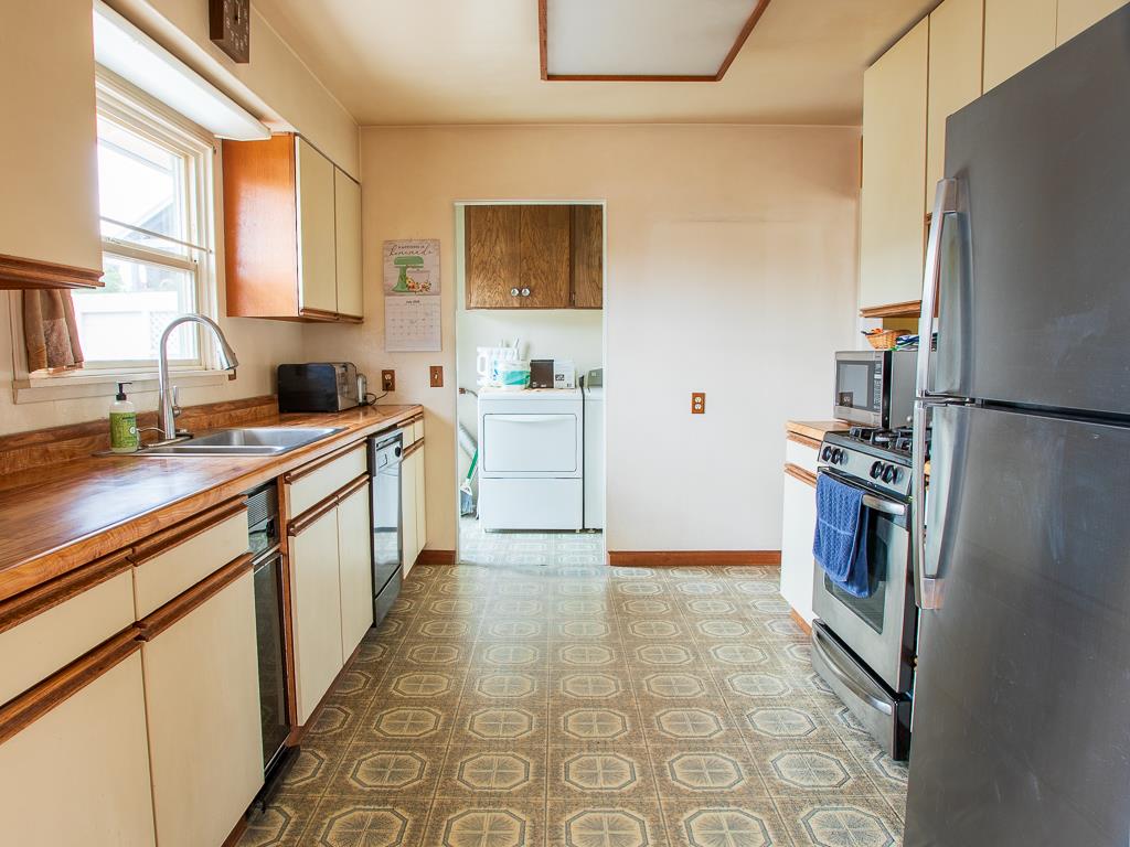 1320 El Dorado AVE