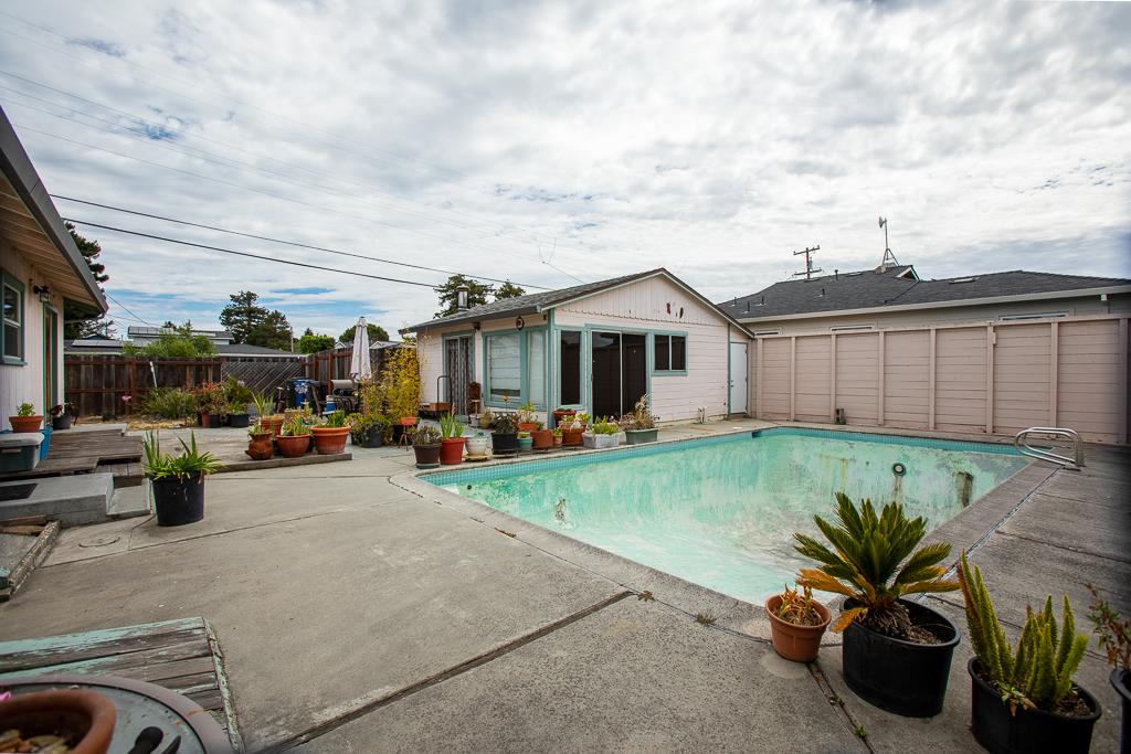 1320 El Dorado AVE