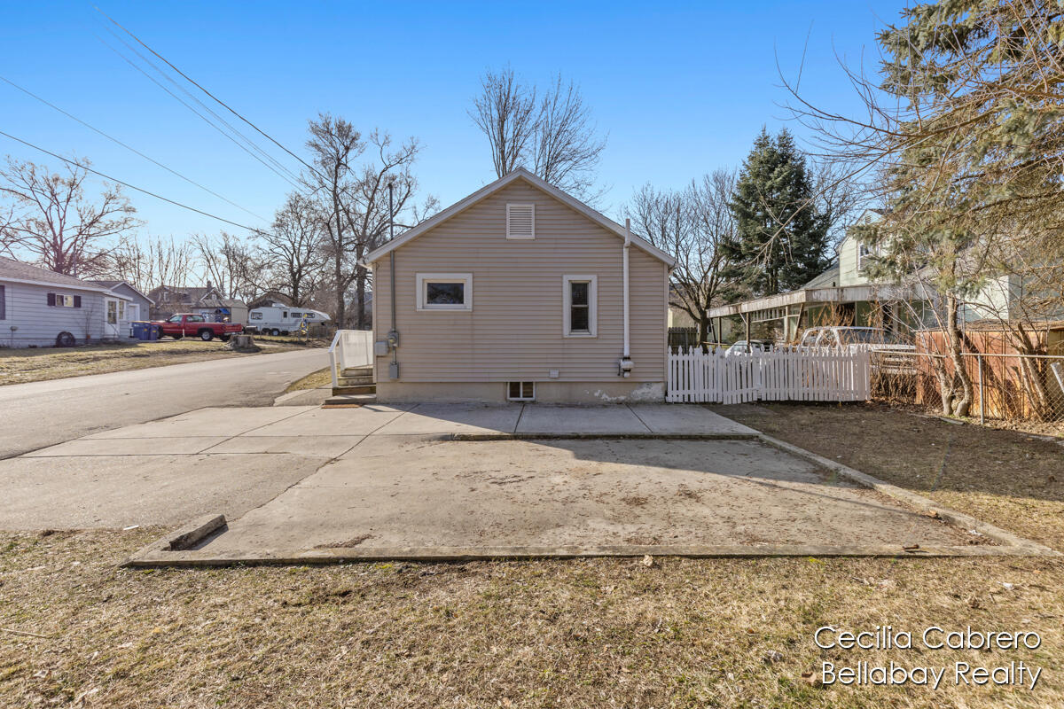 617 Wright Street NE