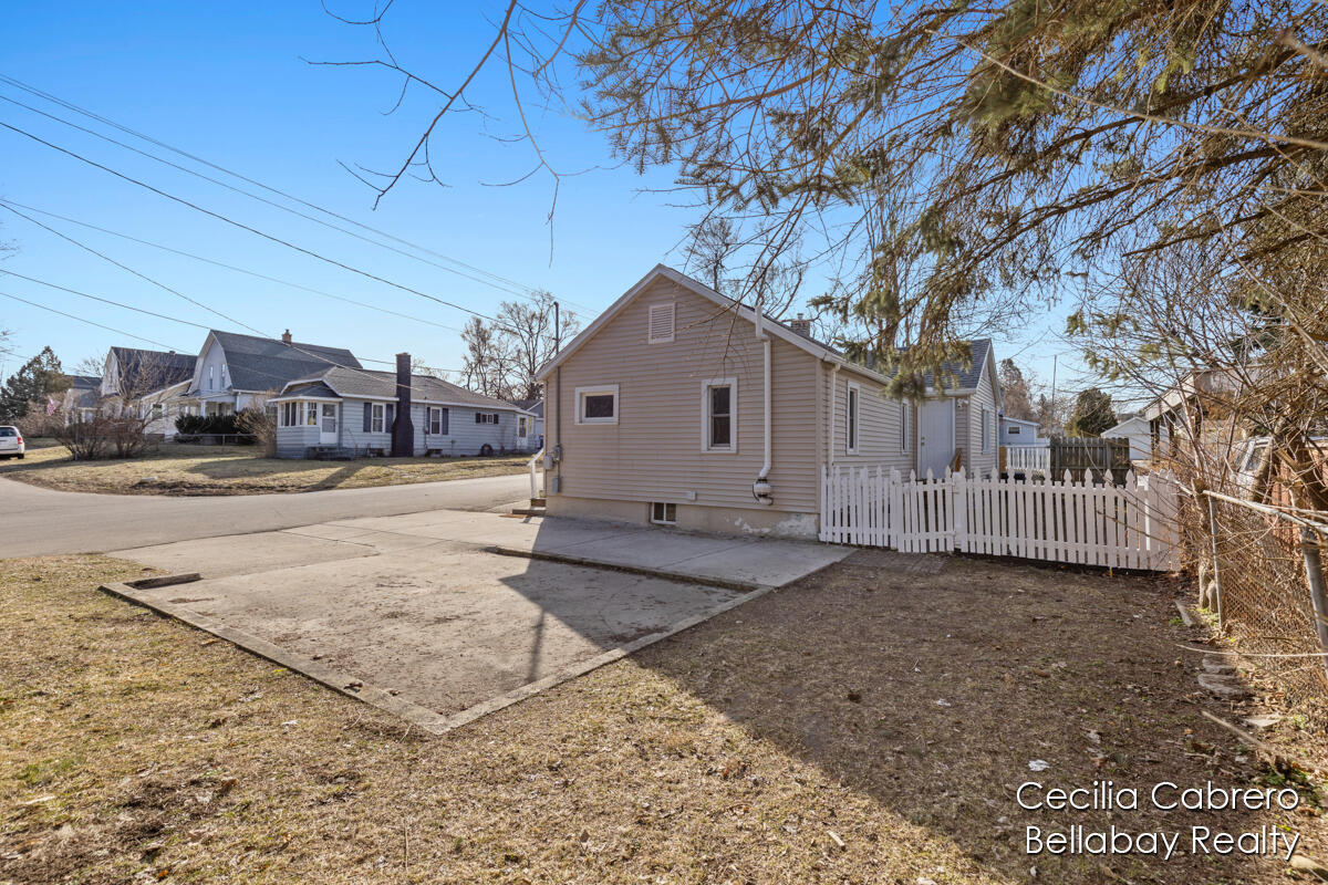 617 Wright Street NE