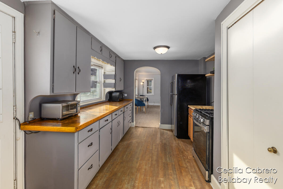 617 Wright Street NE