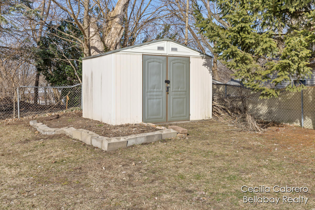 617 Wright Street NE