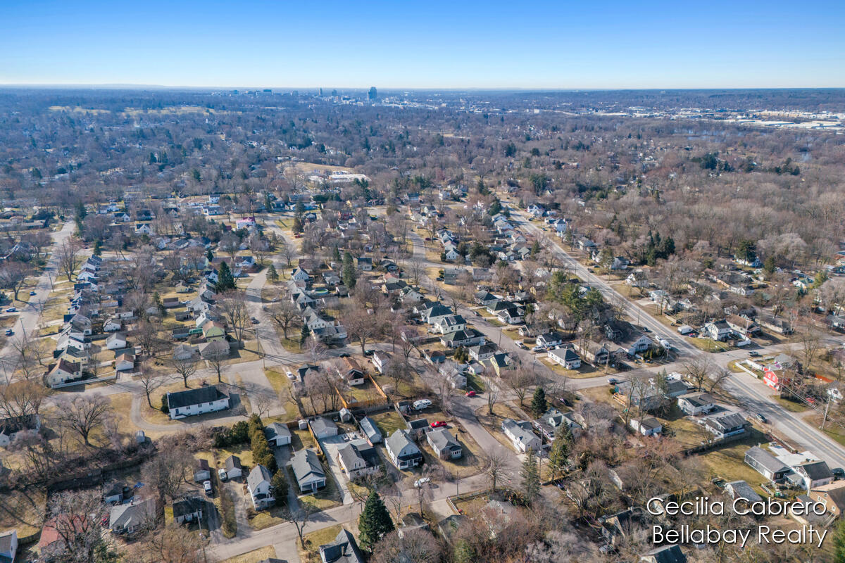 617 Wright Street NE