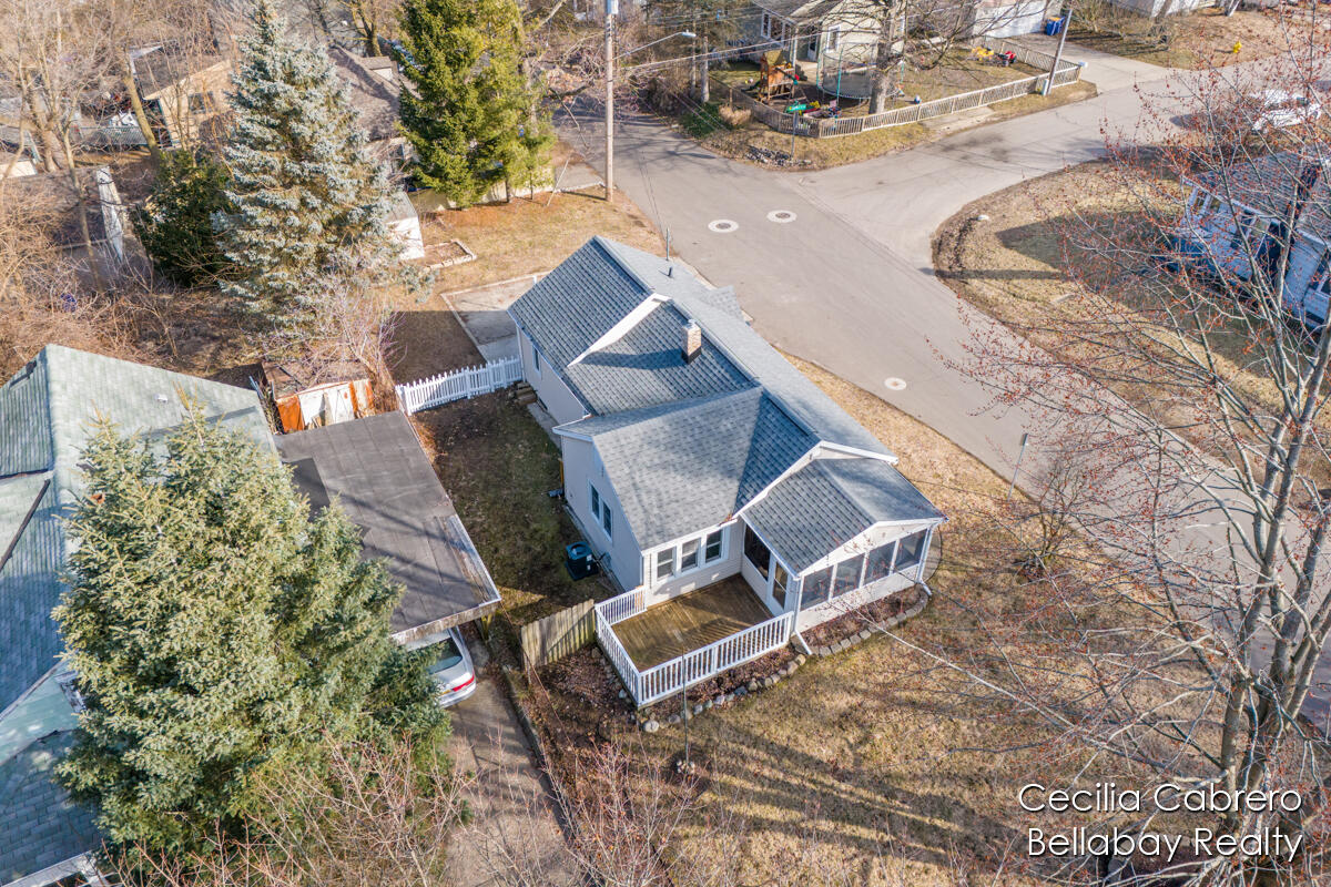 617 Wright Street NE