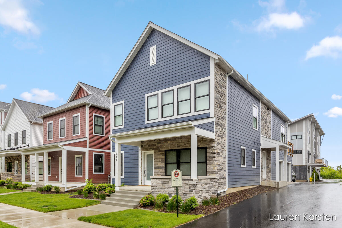 633 Fairview Avenue NE, 2